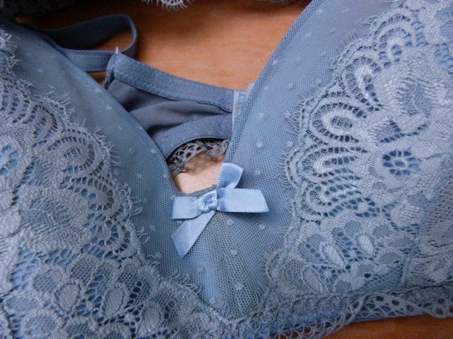 Twee BH's padded grijs en blauw maat 85 C, Hunkemöller, Verzenden, Blauw, BH