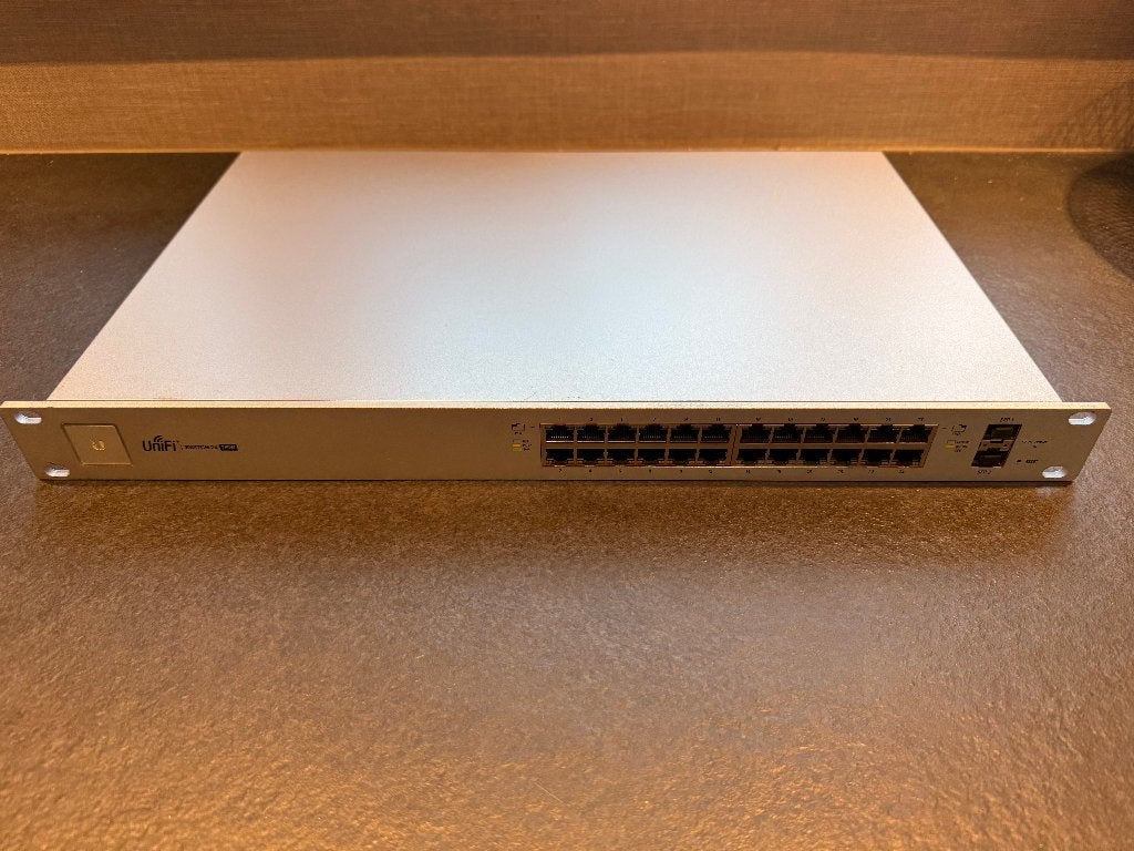 Ubiquiti UniFi Switch US 24 PoE 250W, Ophalen of Verzenden, Zo goed als nieuw