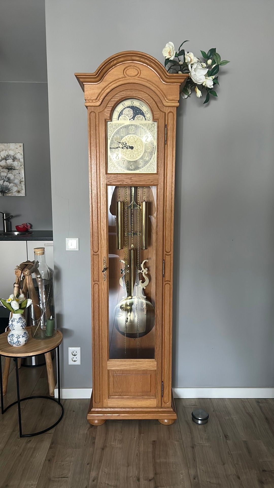 Grote eikenhouten wandklok, prachtige details, Antiek en Kunst, Ophalen
