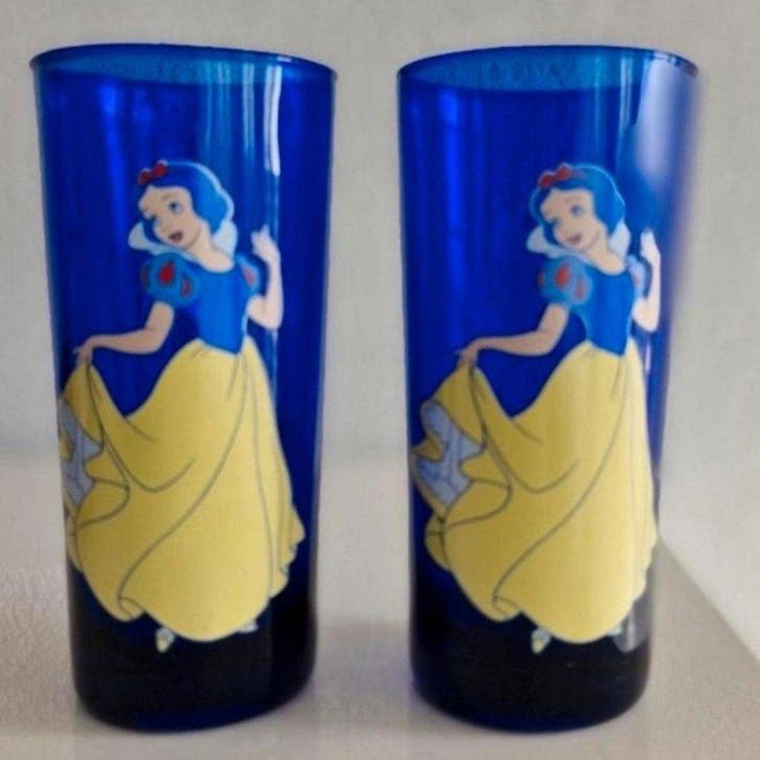 Twee Disney Glazen Sneeuwwitje, Ophalen of Verzenden, Mickey Mouse, Zo goed als nieuw, Servies