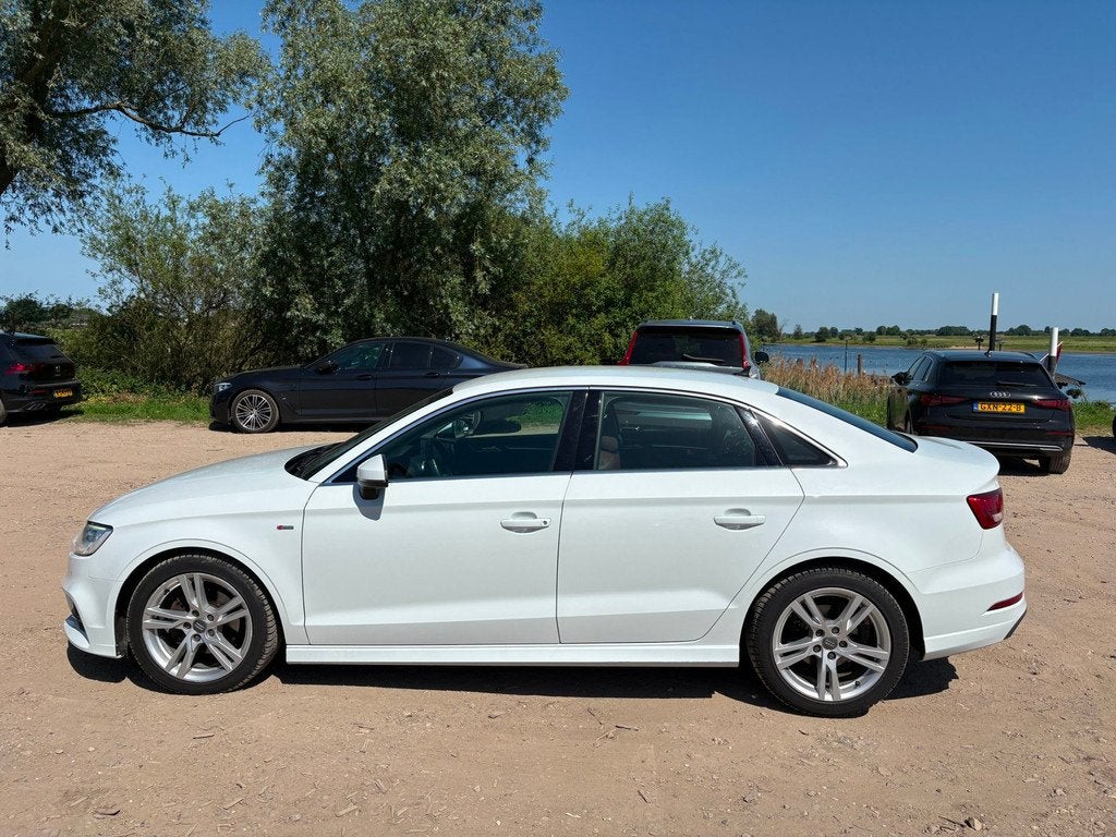 Audi A3 Limousine 35 TFSI Sport S TRONIC 150PK 2E EIG/LEER/X, Auto's, Euro 6, 4 cilinders, 150 pk, Wit