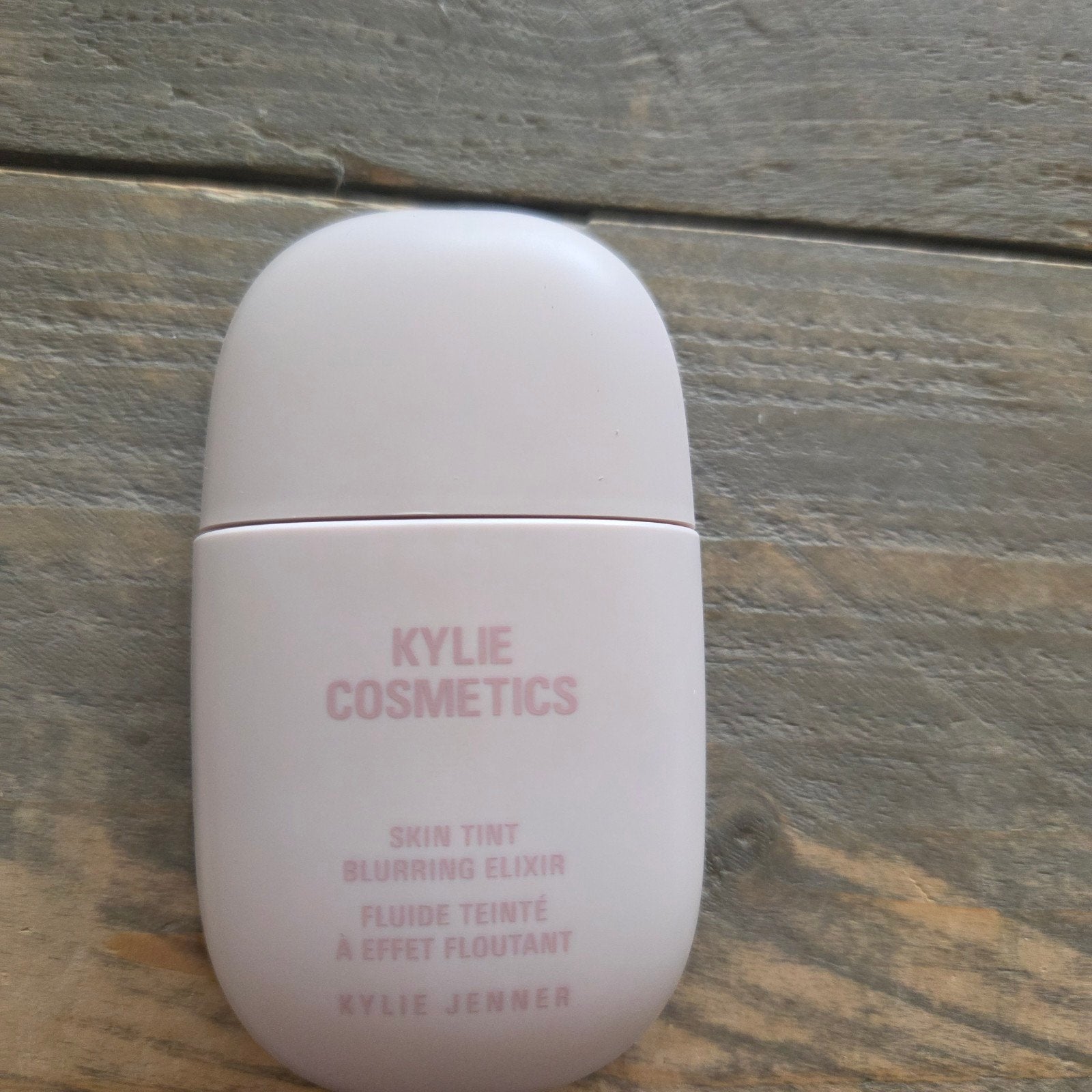 Kylie Cosmetics Skin Tint 5N - Zo goed als nieuw, Ophalen of Verzenden, Zo goed als nieuw