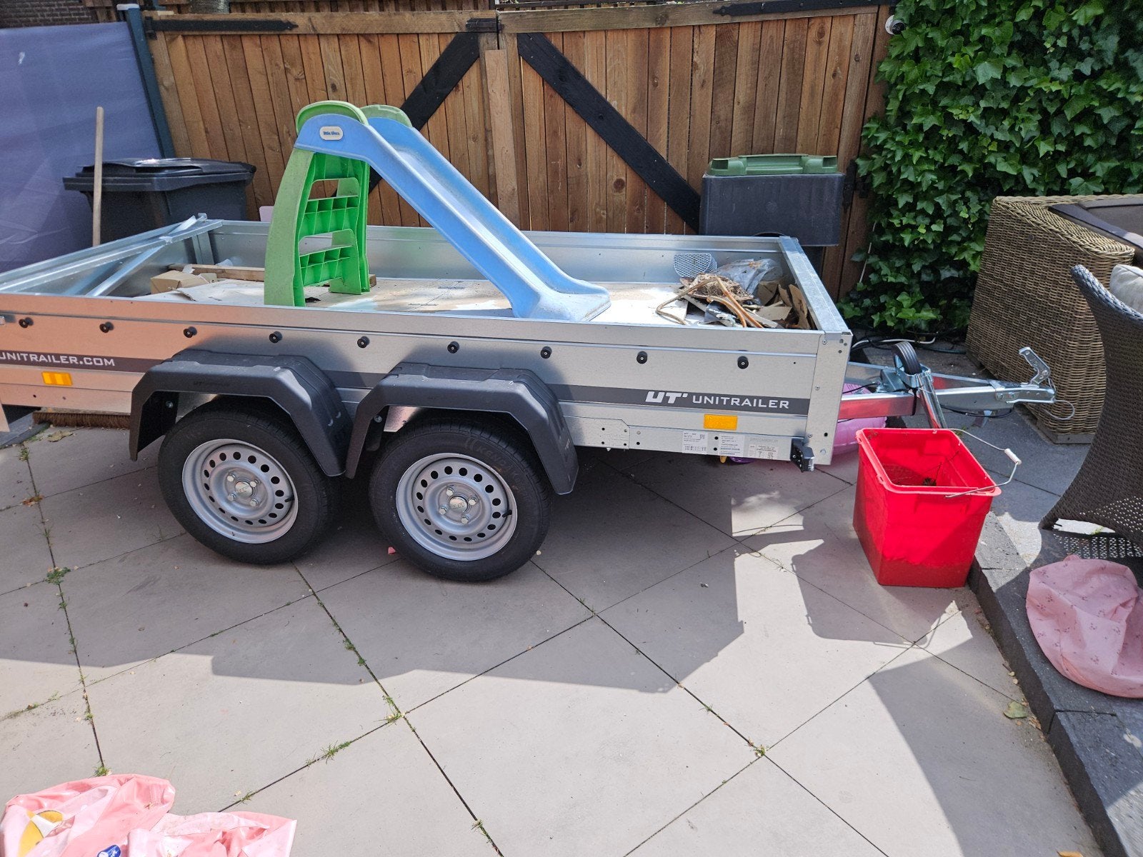 UNITRAILER aanhanger met dubbele as nieuw!!, Auto diversen, Aanhangers en Bagagewagens, Ophalen of Verzenden, Zo goed als nieuw