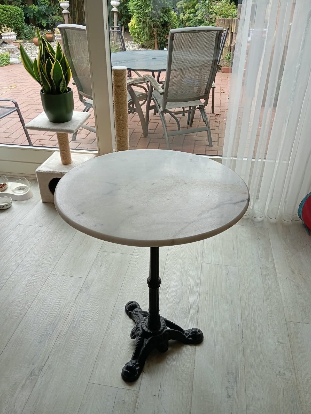 Vintage Marmeren Bijzettafel met Gietijzeren Onderstel, Ophalen, Rond, Minder dan 55 cm