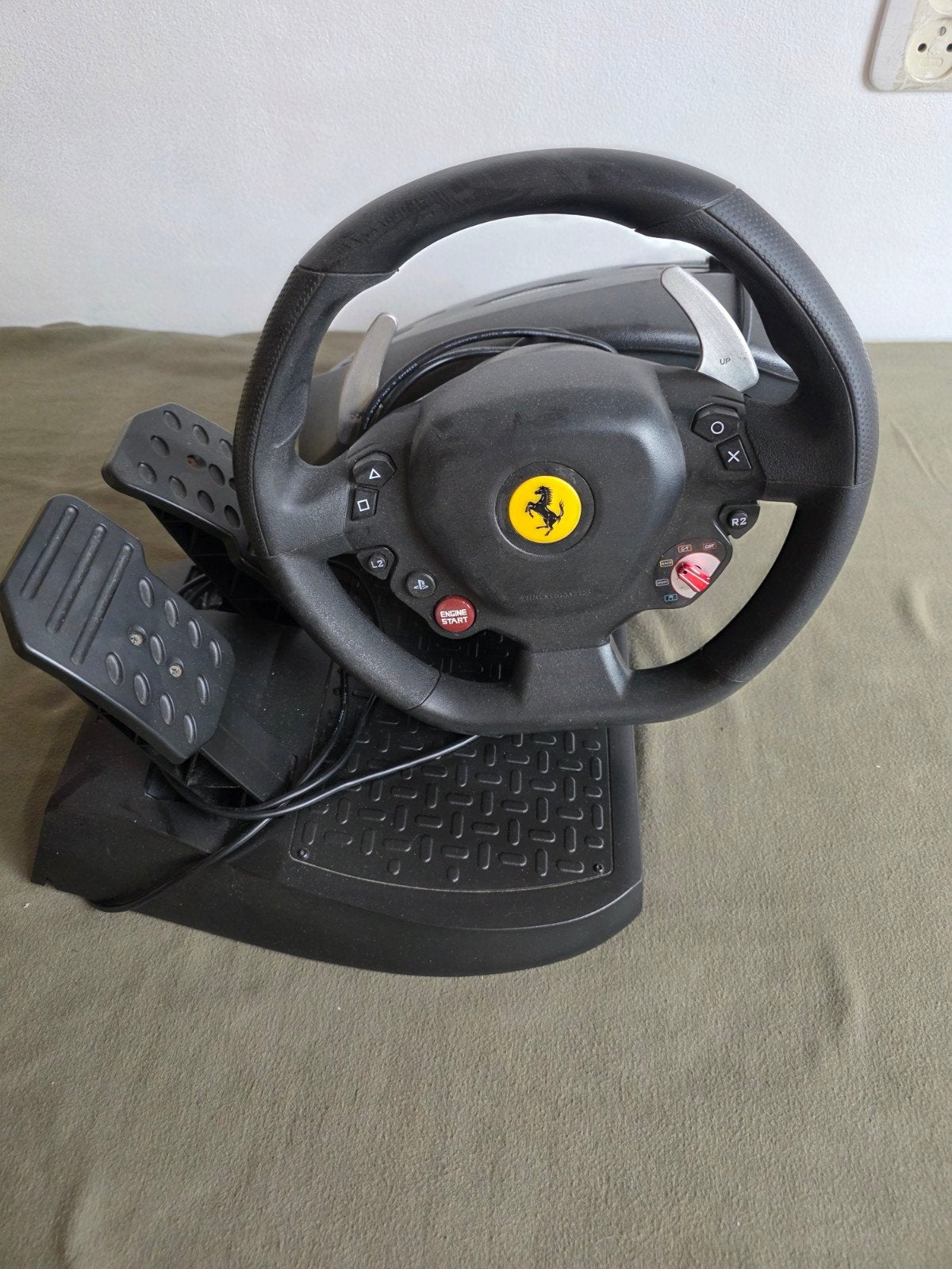 PS4 racestuur met pedalen - Ferrari editie, Ophalen, Gebruikt