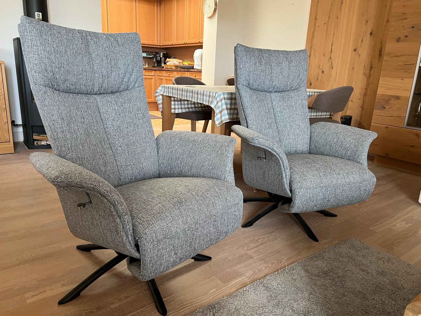 Comfortabele Draai-/Relaxfauteuil met Verstelbare Functies, Huis en Inrichting, Stoelen, Ophalen, Twee, Zo goed als nieuw, Stof