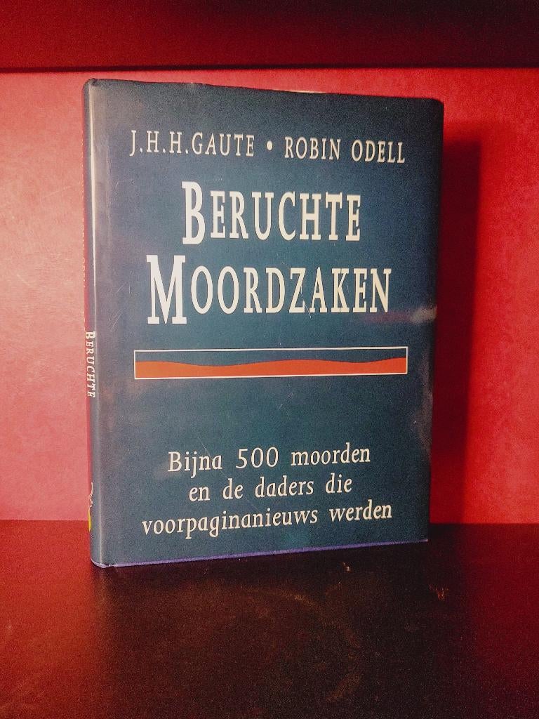 BERUCHTE MOORDZAKEN, Bijna 500 moorden en de daders die voor, Verzenden, Zo goed als nieuw, Nederland