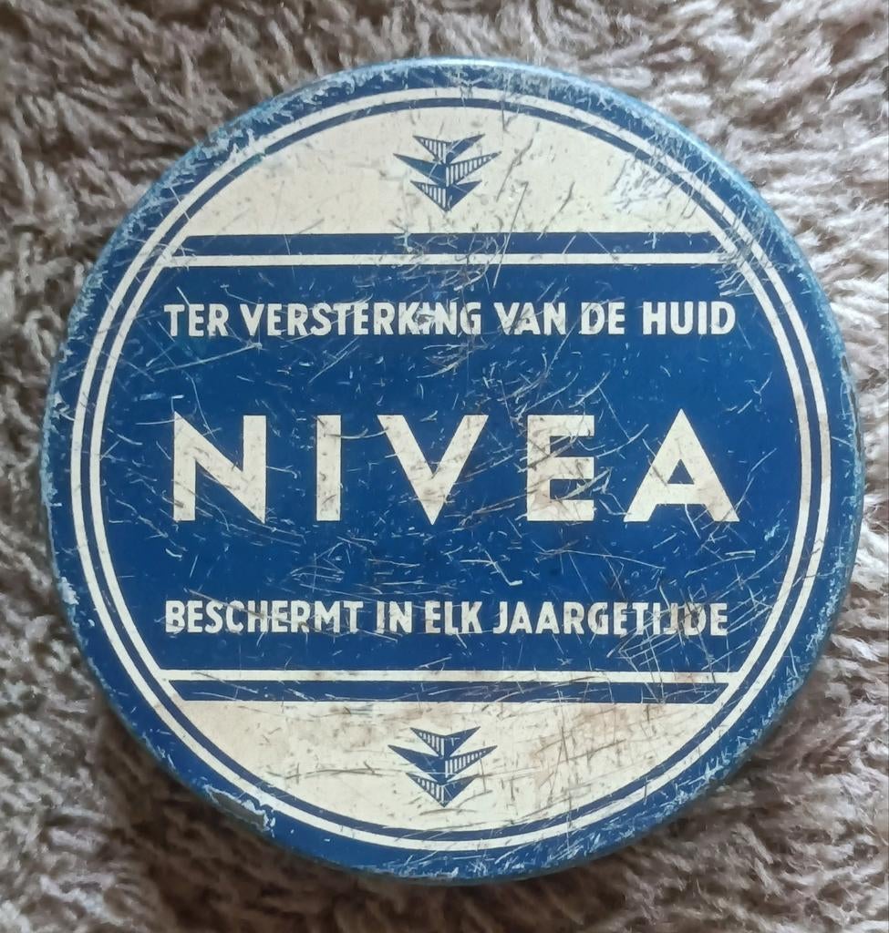 Oud Nivea blik. Past door de brievenbus, Ophalen of Verzenden, Gebruikt, Overige