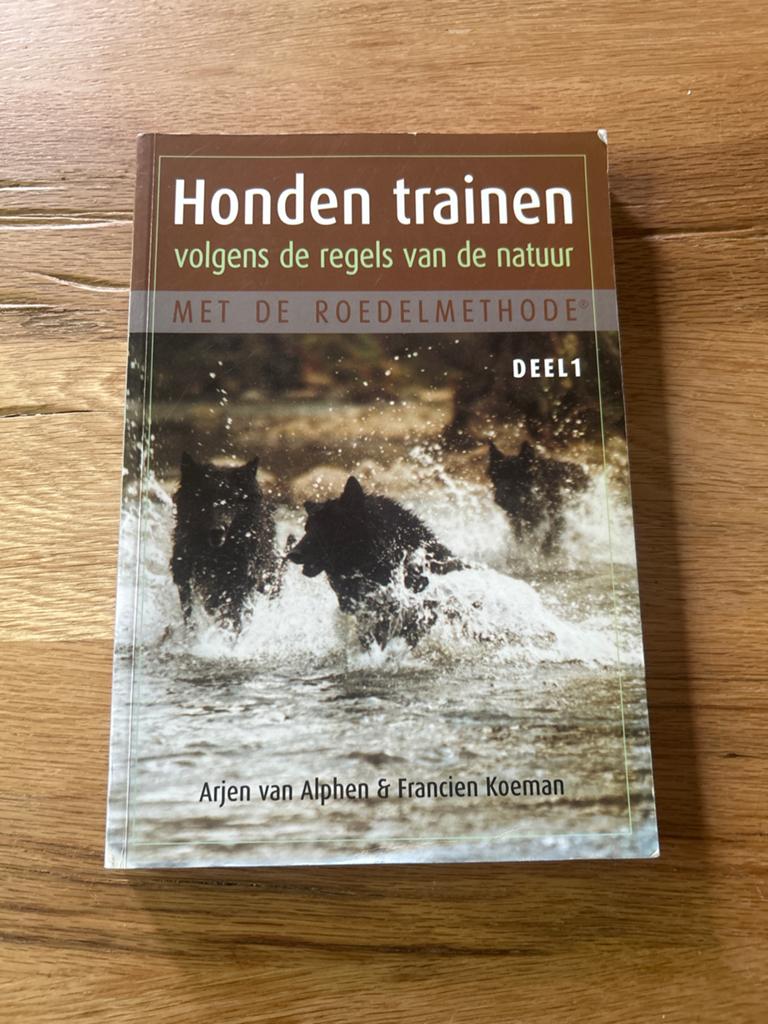 Honden trainen volgens de regels van de natuur - Deel 1, Ophalen of Verzenden, Gelezen, Honden