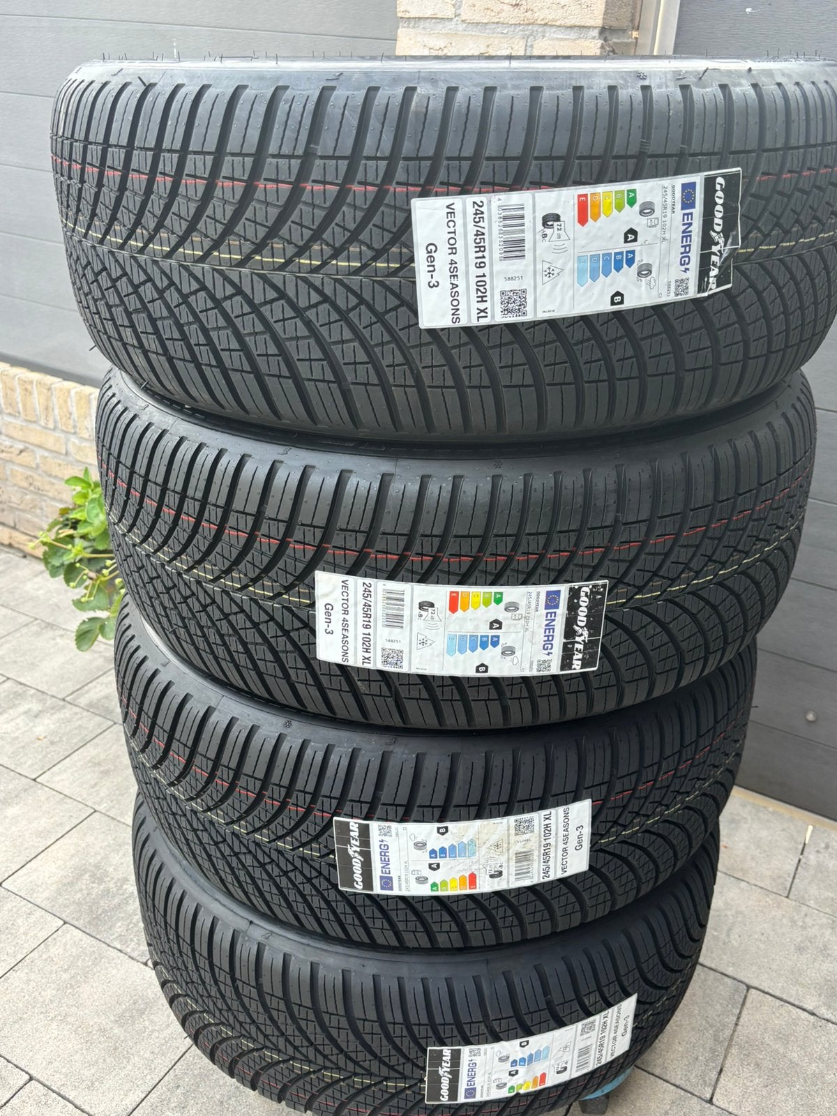 4x245/45-19,102H,XL,Nieuw.4.saeasons Goodyear, 245 mm, Nieuw, All Season, Band(en)