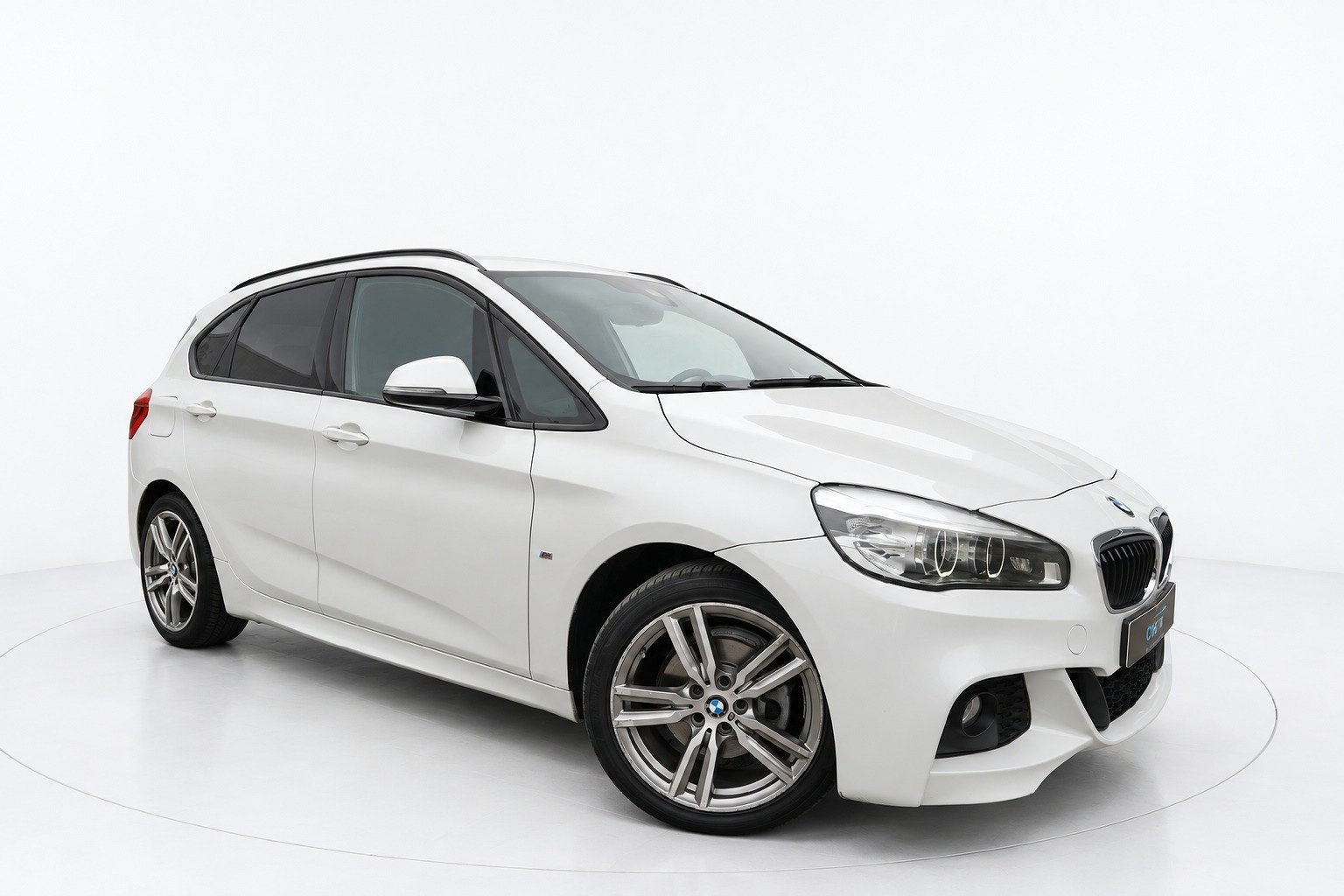 BMW 2-serie Active Tourer 218i M SPORT PDC SFEERVERLICHTING, 136 pk, Alcantara, Wit, Origineel Nederlands