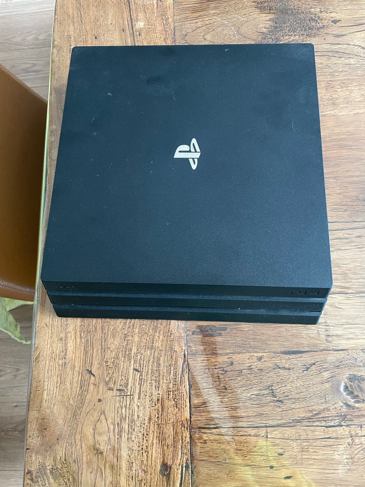 PlayStation 4 Pro 1TB met 2 controllers en FIFA 15, Spelcomputers en Games, Spelcomputers | Sony PlayStation 4, Ophalen, Gebruikt