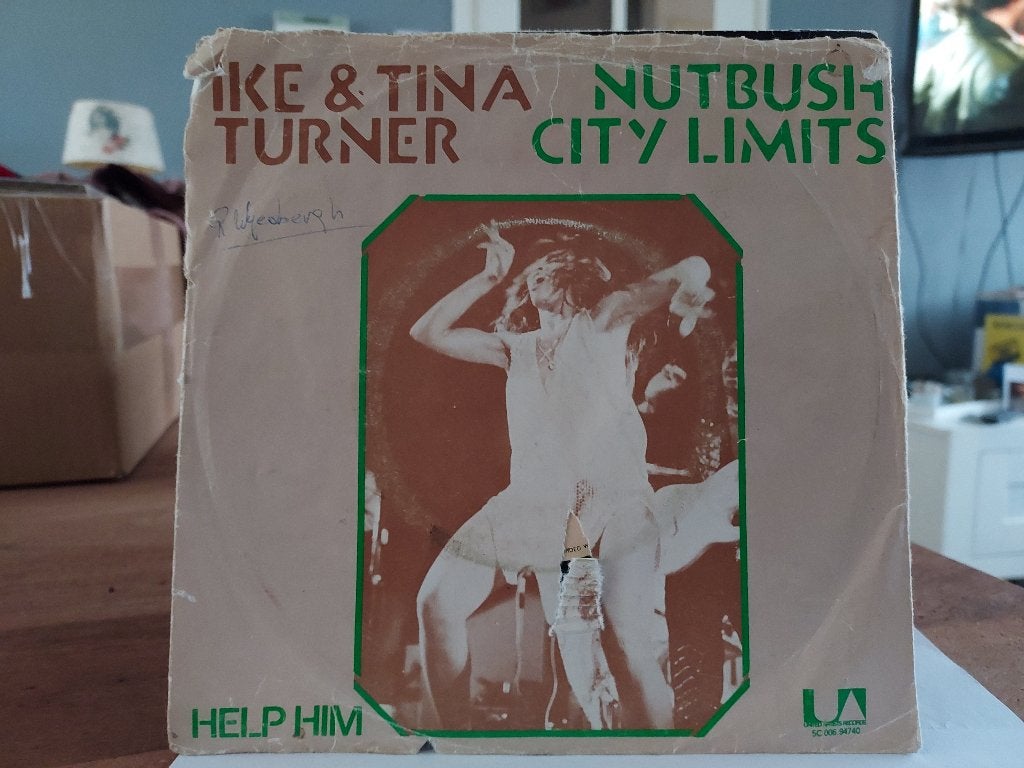 7" Single Ike & Tina Turner - Nutbush City Limits / Help Him, Gebruikt, 7 inch, Single, Ophalen of Verzenden