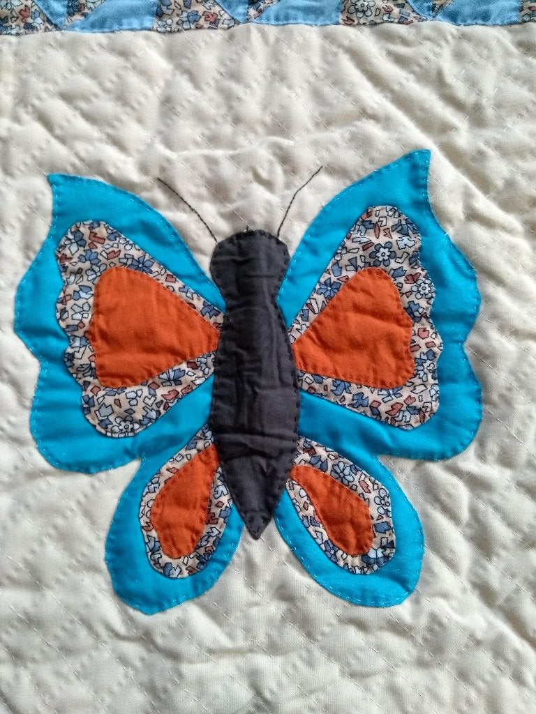 Vintage handmade QUILT applicatie vlinder. 70 x 70 cm (Q4), Gebruikt, 40 cm, Textiel, Ophalen of Verzenden