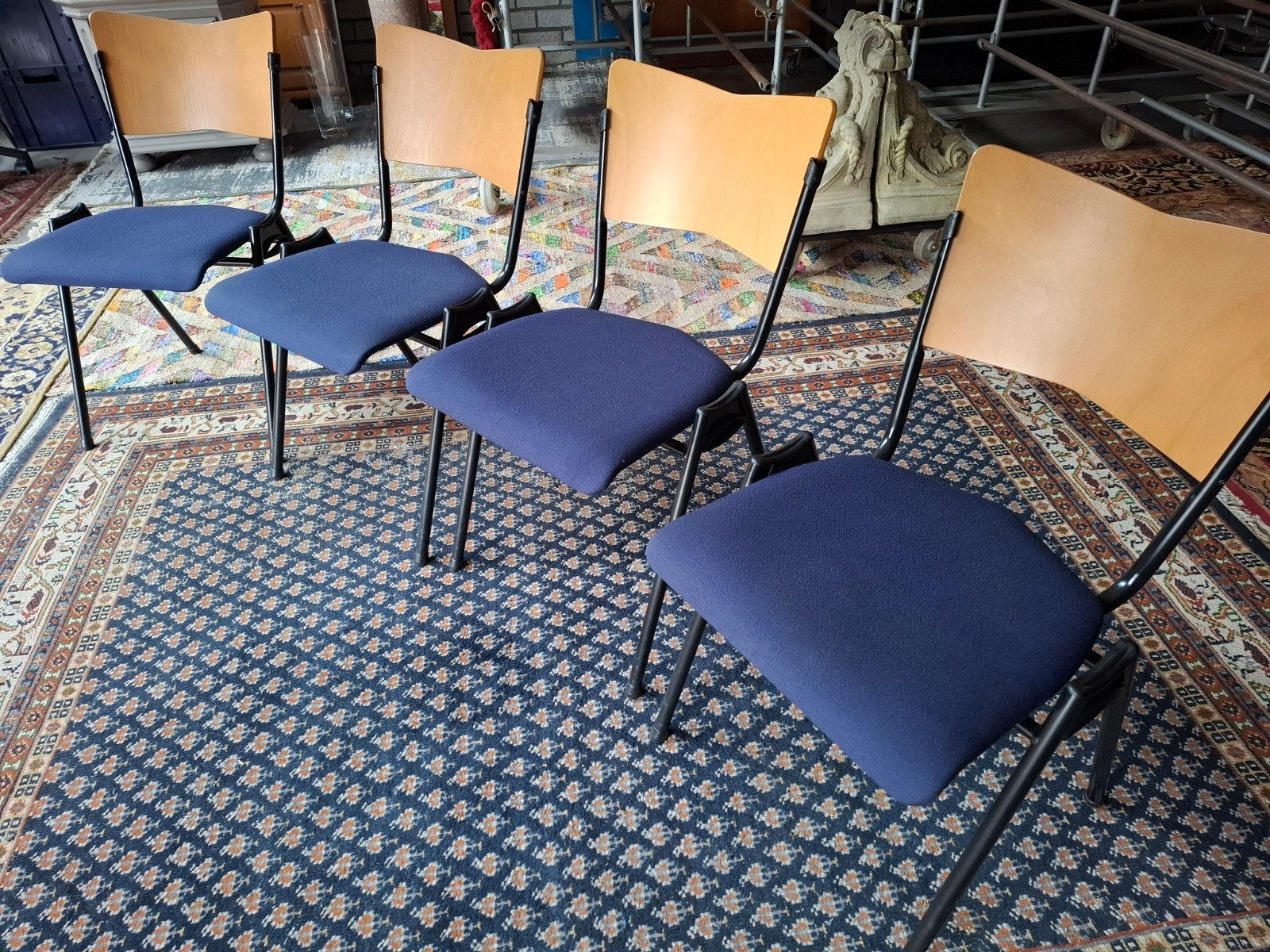 Mooie Vepa Stapelstoel stoelen 4x Izgst Kijk omschr,
Afm. br, Ophalen, Zo goed als nieuw, Vier