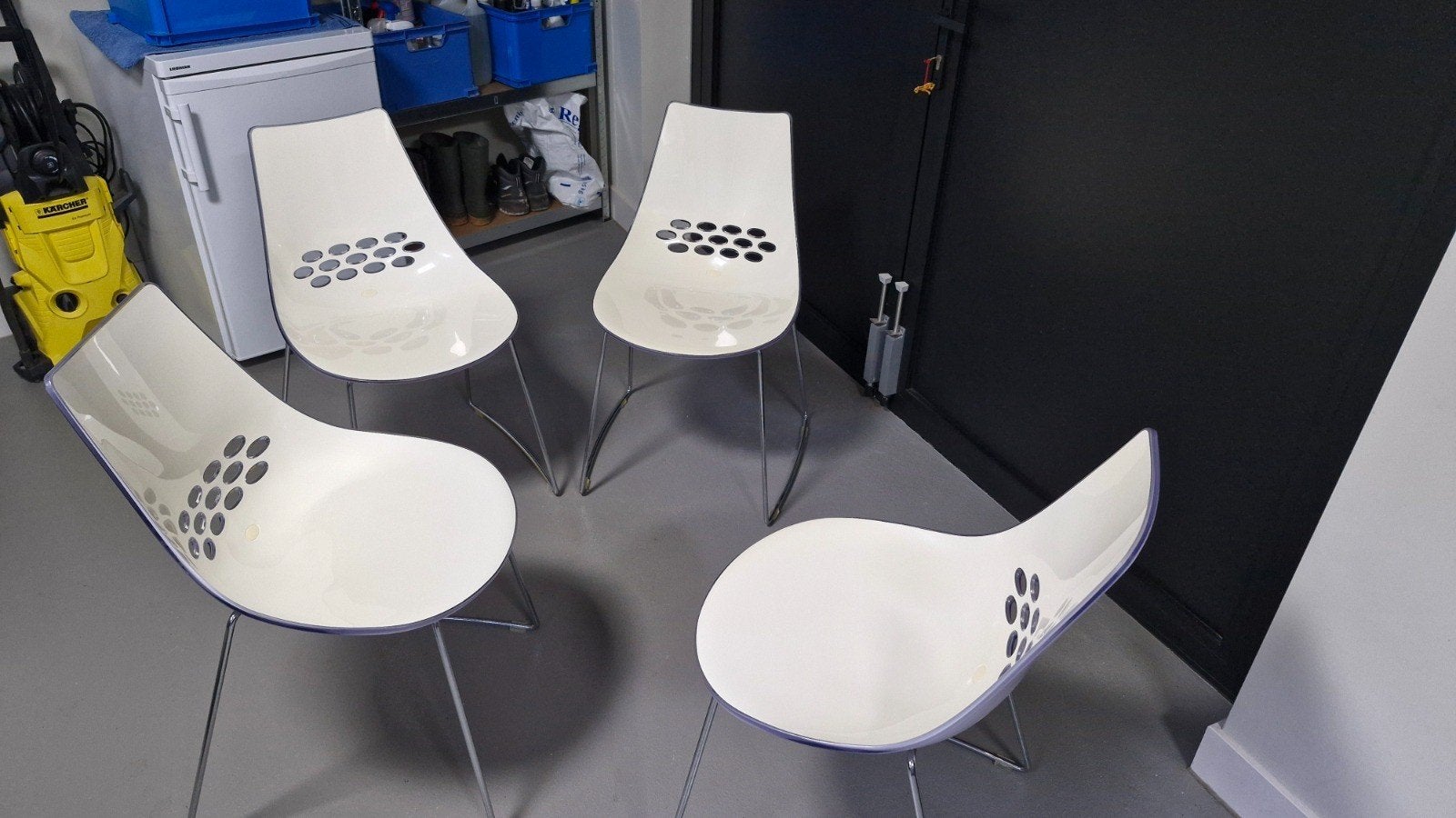Set van 4 moderne witte stoelen met metalen onderstel, Gebruikt, Wit, Ophalen of Verzenden, Vier