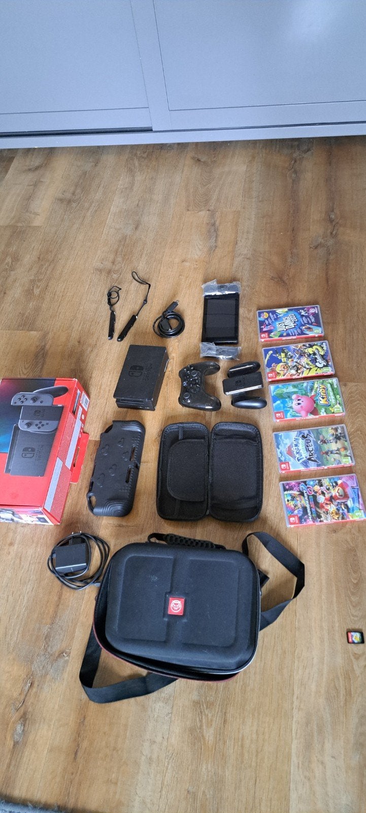 Nintendo Switch met 7 games, 2 controllers en accessoires, Met 2 controllers, Ophalen of Verzenden, Switch Original, Gebruikt