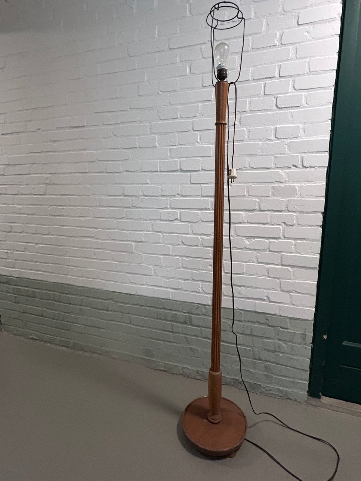 Vintage massief houtwerk staande lamp, Huis en Inrichting, Lampen | Vloerlampen, Ophalen, Gebruikt, Scandinavisch, 150 tot 200 cm