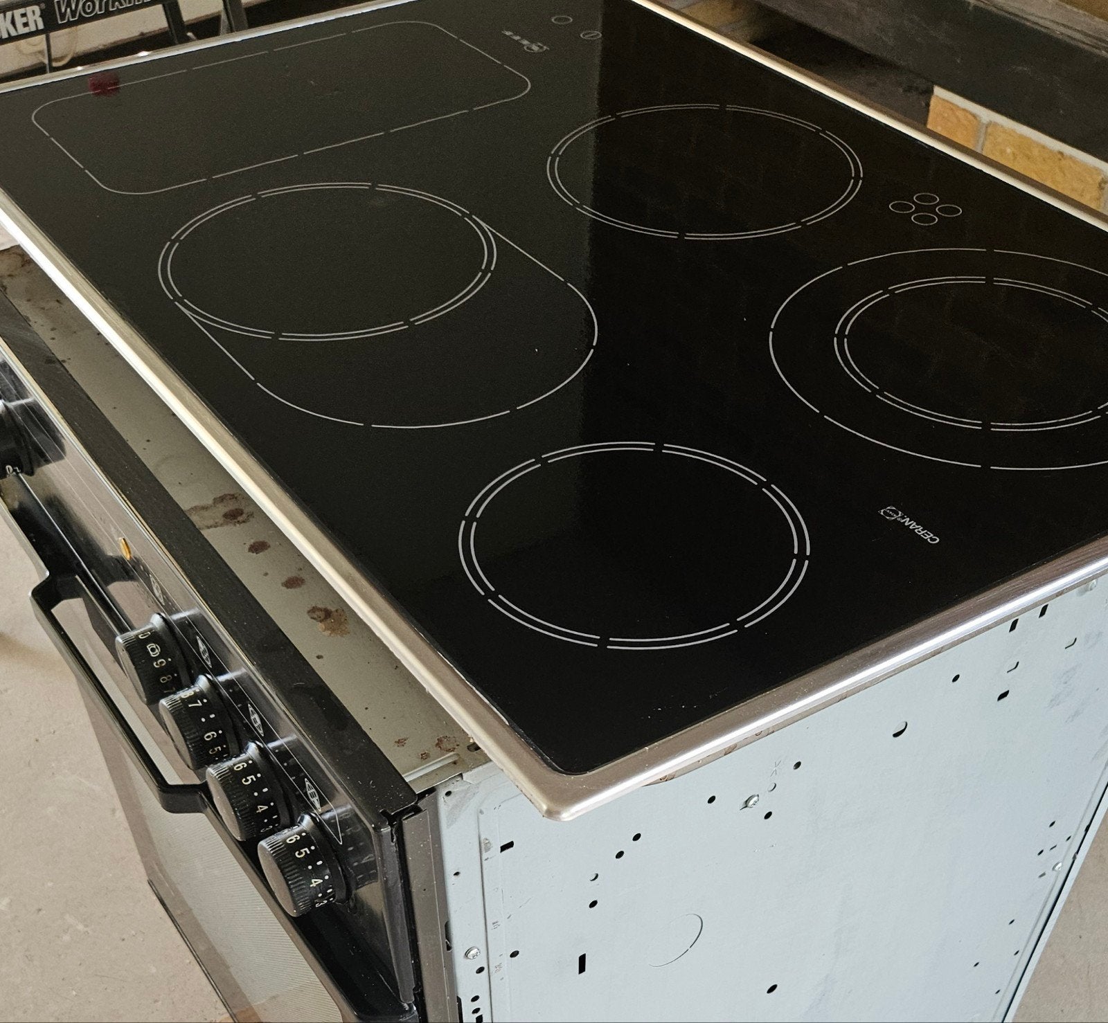 Neff Vrijstaand Keramisch Fornuis met Oven, Ophalen, Gebruikt, Keramisch, 4 kookzones