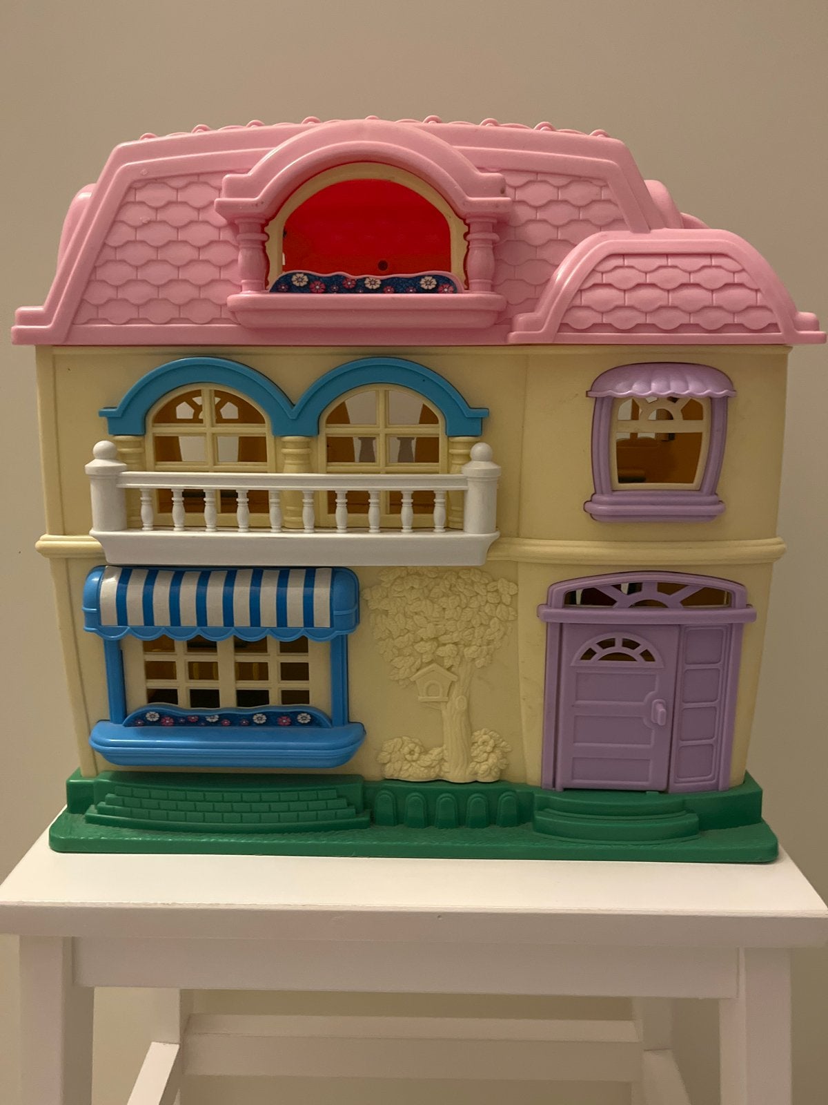 Stevig kunststof poppenhuis, kan open, uren speelplezier, Ophalen, Gebruikt, Poppenhuis