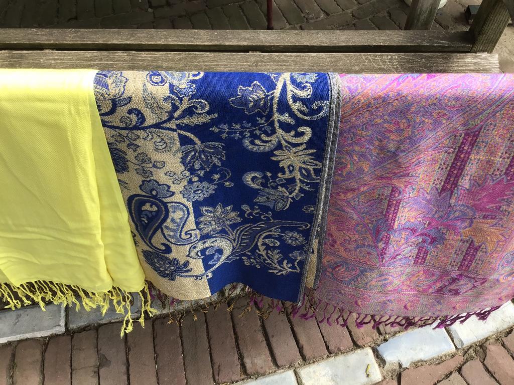 Pashmina shawl’s met franjes, Kleding | Dames, Mutsen, Sjaals en Handschoenen, Ophalen of Verzenden, Zo goed als nieuw, Maat 46/48 (XL) of groter