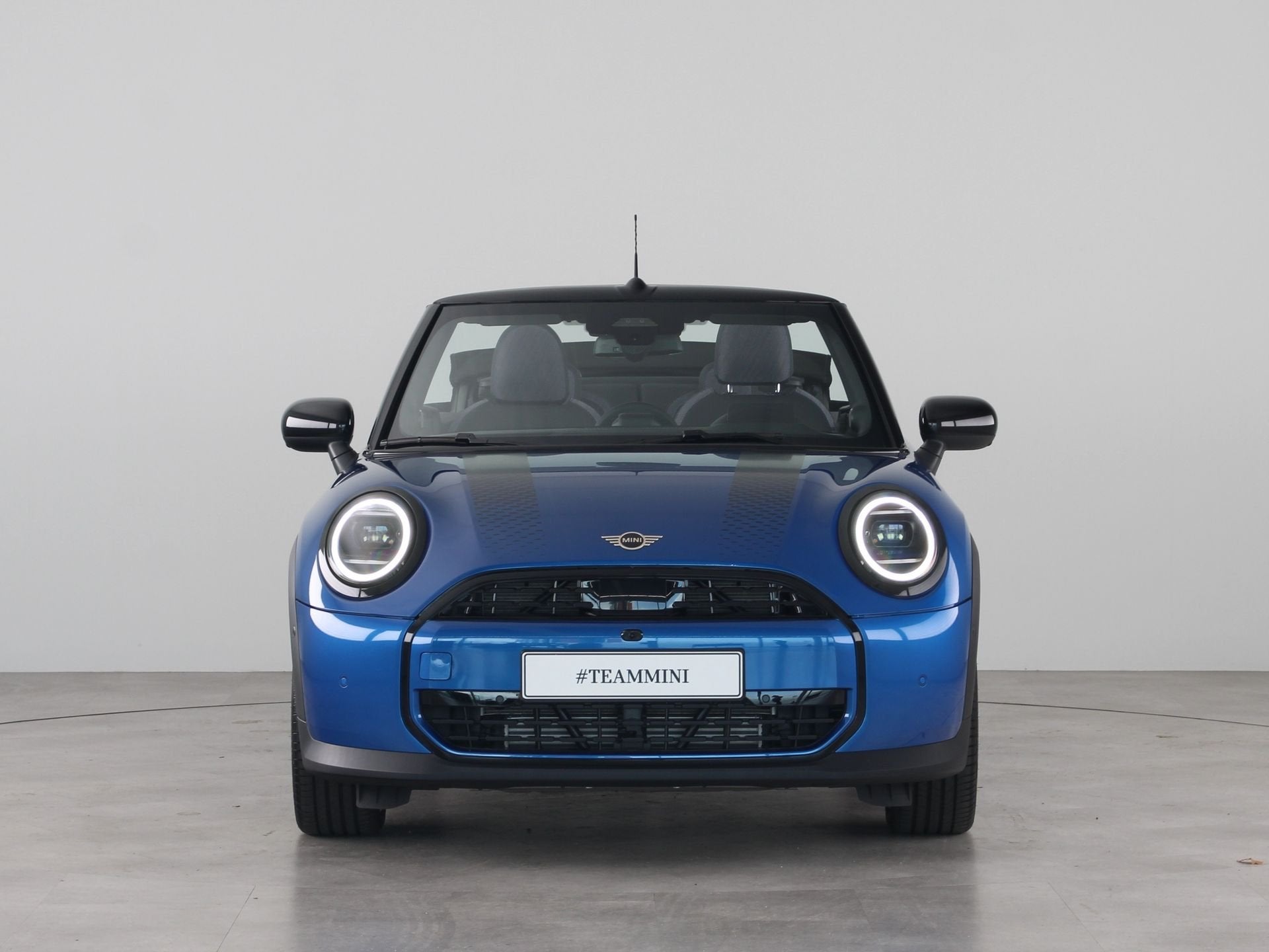MINI Cabrio Cooper C Classic Pakket L PRIVATE LEASE EUR 659,, 1998 cc, 15 km/l, Verwarmde buitenspiegels, Zwart