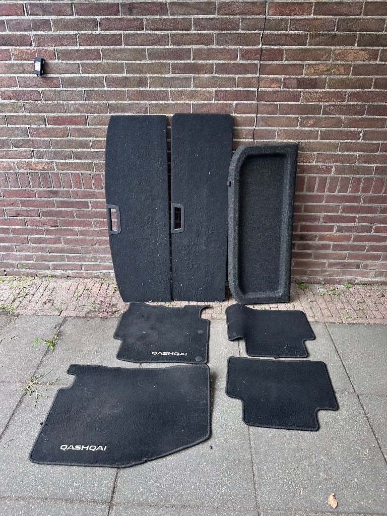 Matten, hoedenplank en vloerplaten Nissan Qashqai, Ophalen, Zo goed als nieuw