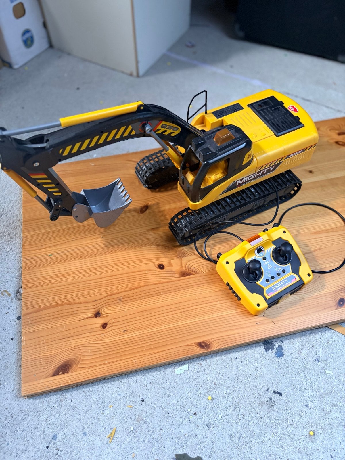 Dickie Toys Mighty X-Cavator 038 – Grote RC Graafmachine, Ophalen of Verzenden, Zo goed als nieuw, Afstandsbediening