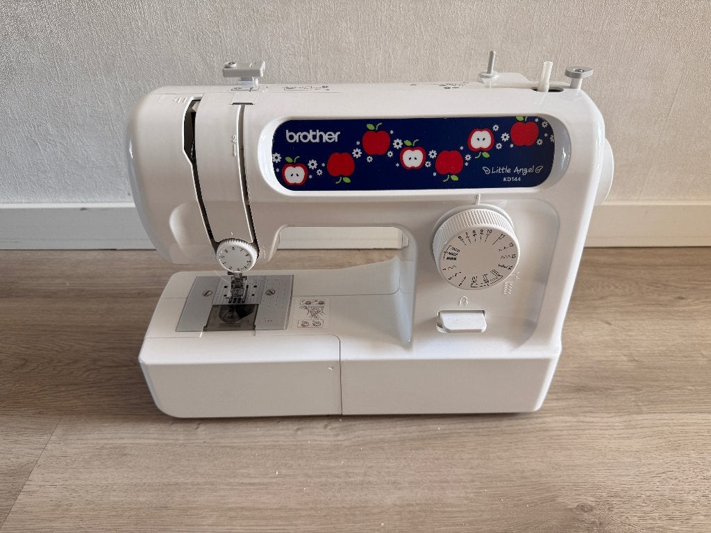 Brother naaimachine model KD144, Hobby en Vrije tijd, Naaimachines en Toebehoren, Ophalen of Verzenden, Zo goed als nieuw, Naaimachine