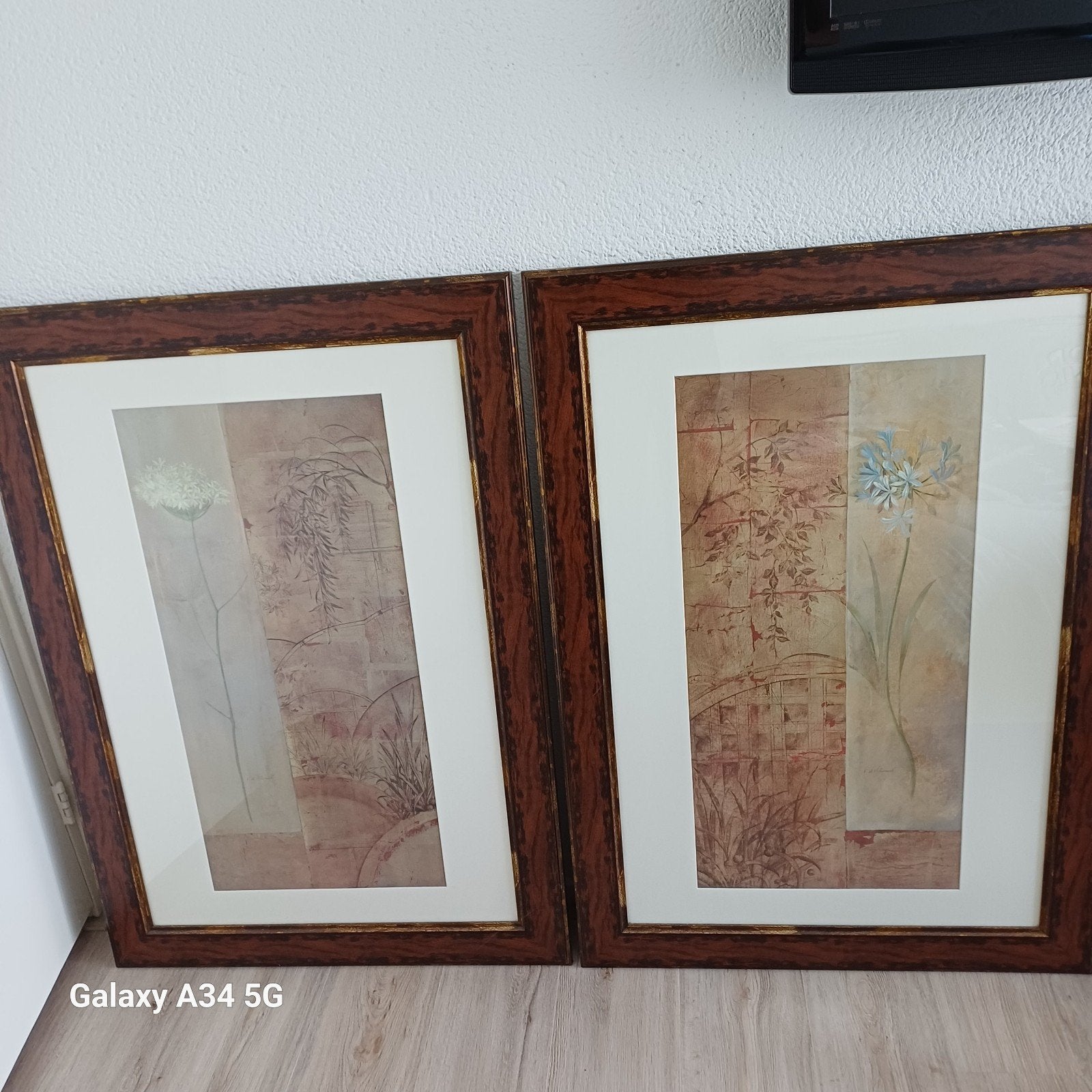 schilderijen donkere lijst met een goud randje, Antiek en Kunst, Ophalen, Overige stijlen, Bijzondere lijst, Bloemen