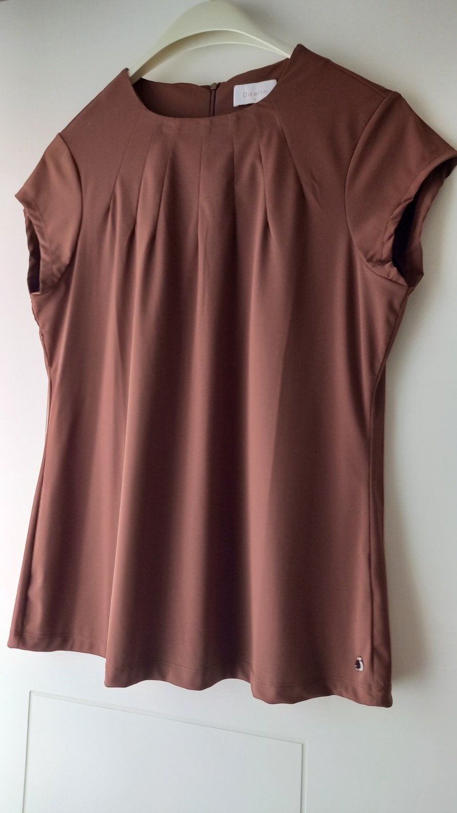 DAELIN  TOP IN TRAVELSTOF MAAT XL.(42/44), Bruin, Maat 42/44 (L), Ophalen of Verzenden, Korte mouw