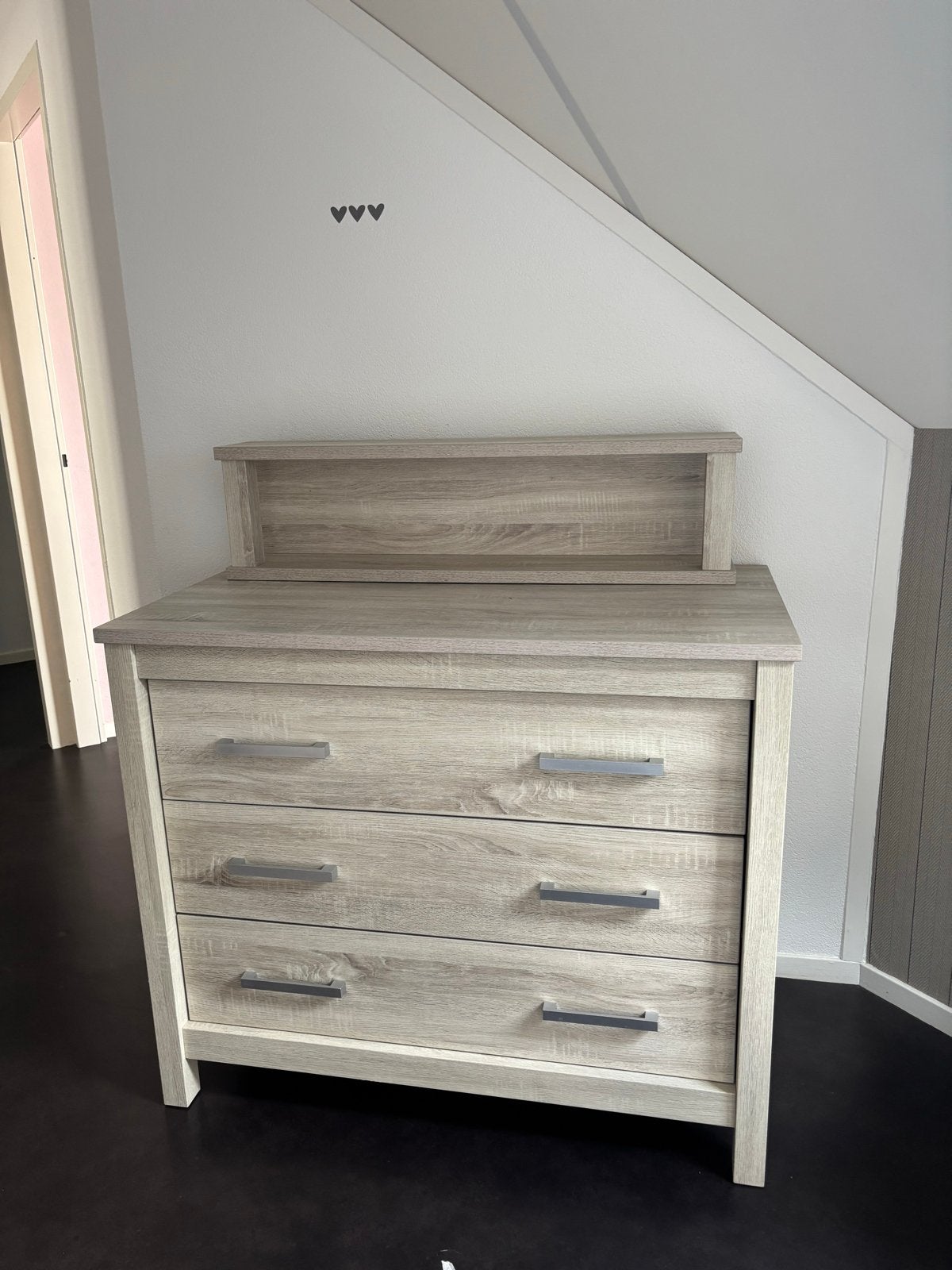 TWF Commode met wandplank - Grijs Eiken, Kinderen en Baby's, Kinderkamer | Commodes en Kasten, Ophalen, Gebruikt, 50 tot 70 cm
