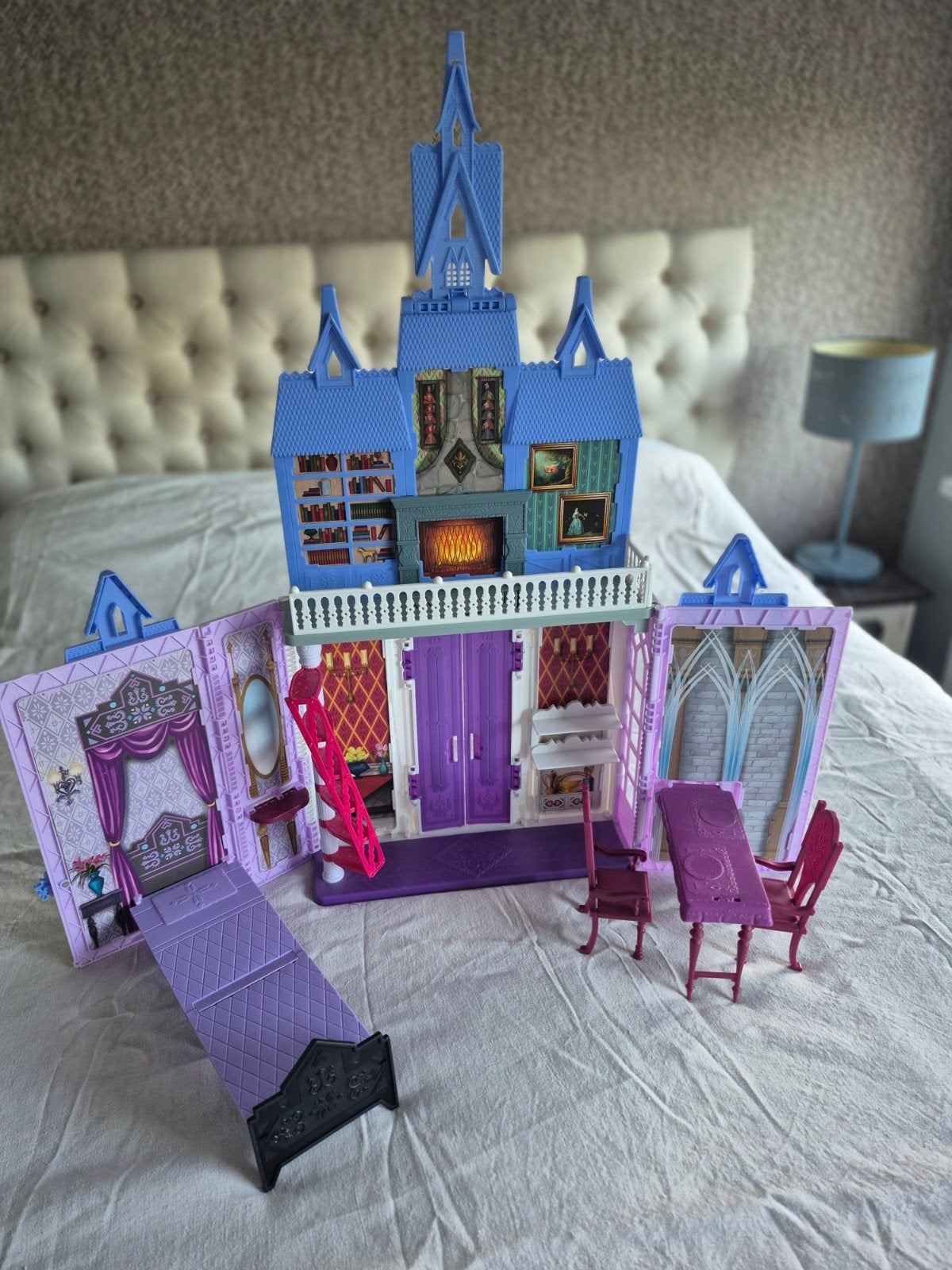 Disney Frozen Elsa's IJskasteel Poppenhuis, Ophalen of Verzenden, Zo goed als nieuw, Poppenhuis