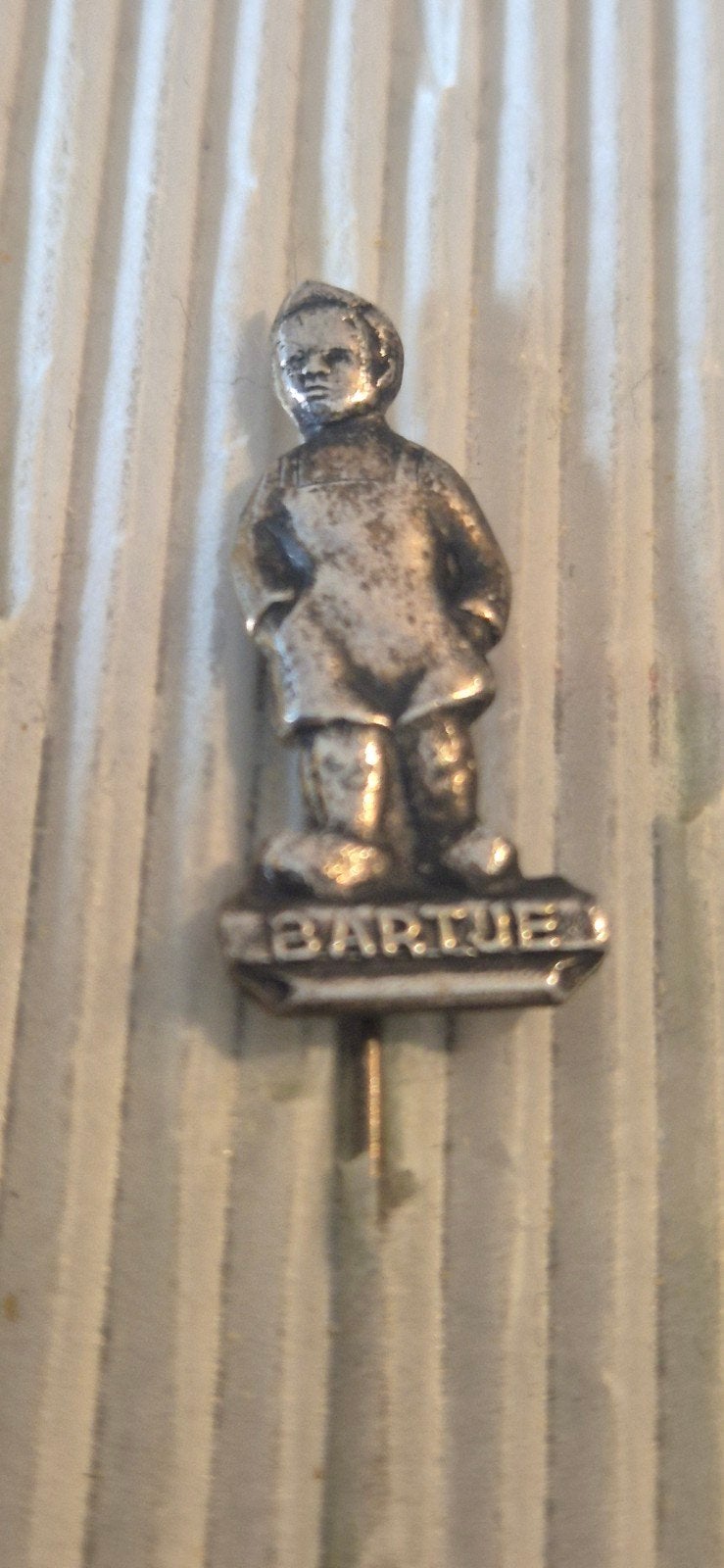 Zilverkleurig Bartje speldje, Ophalen of Verzenden