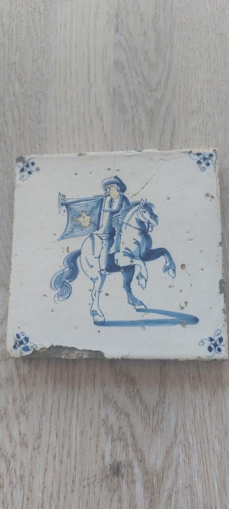 Antiek Delfts Blauw Tegeltje: Trompetter te Paard (17e Eeuw), Antiek en Kunst, Ophalen of Verzenden