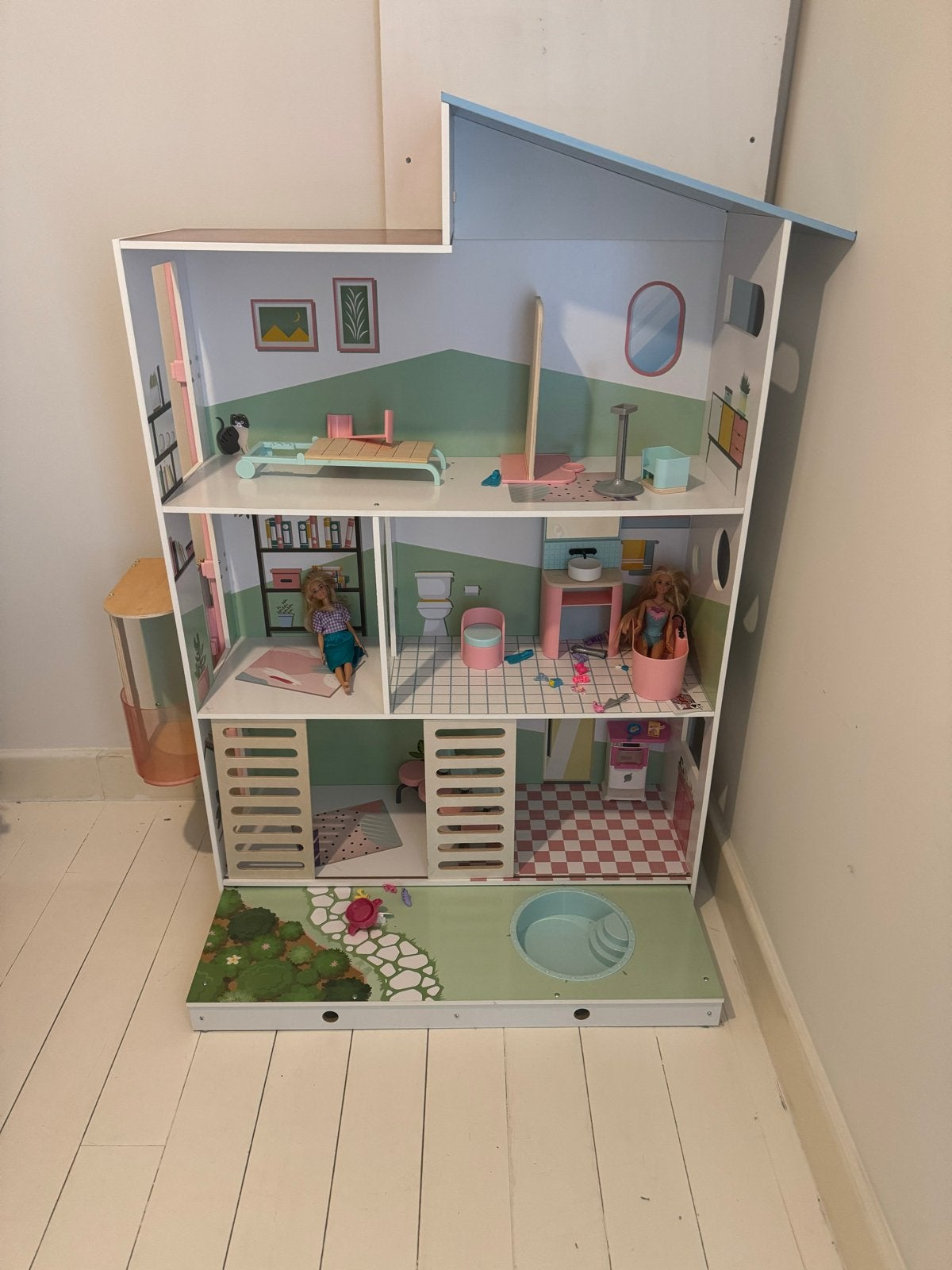 Groot Poppenhuis voor Barbies met Zwembad en Lift, Ophalen, Zo goed als nieuw, Poppenhuis
