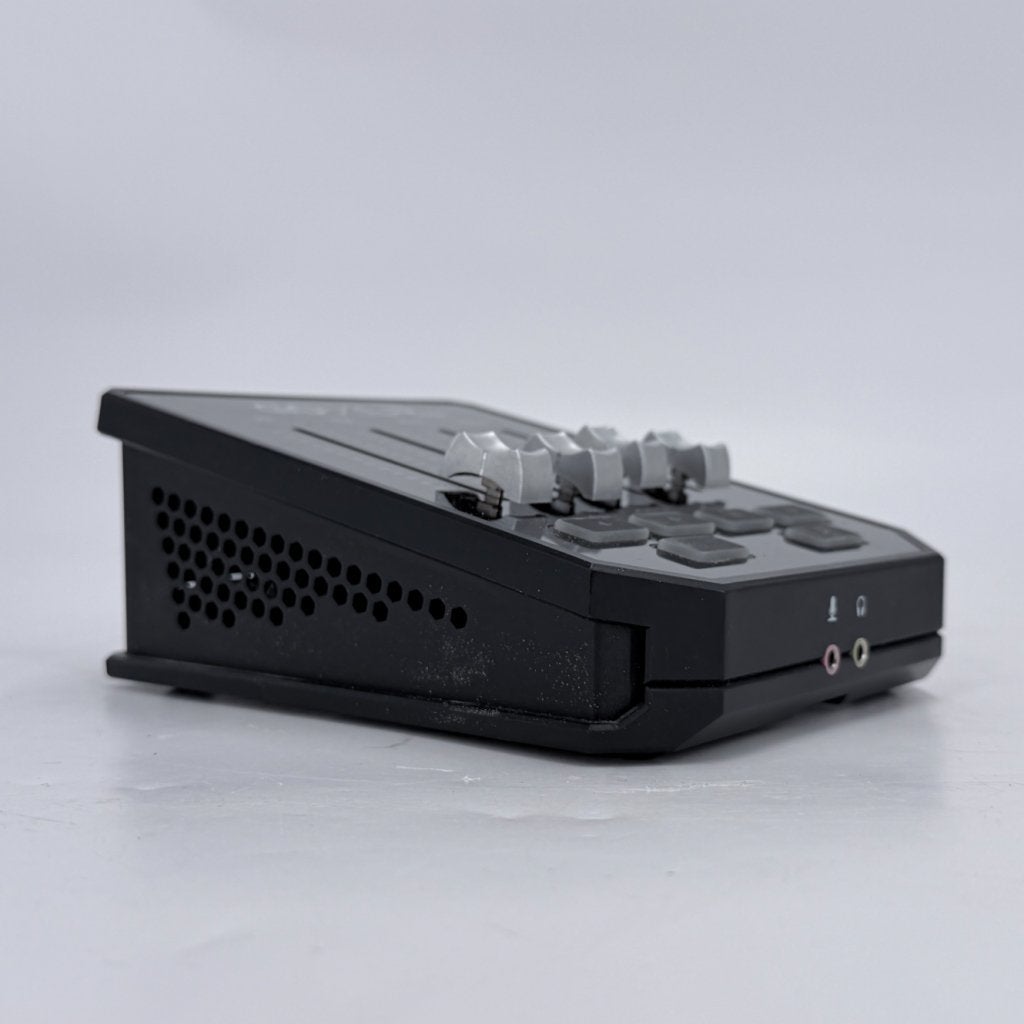 TC Helicon GO XLR MINI broadcast interface, TCL, Gebruikt, Support@tcl.com, 6th Floor, TCL Building, No. 6
Xianxi Avenue, Nanshan District
Shenzhen 518057
China