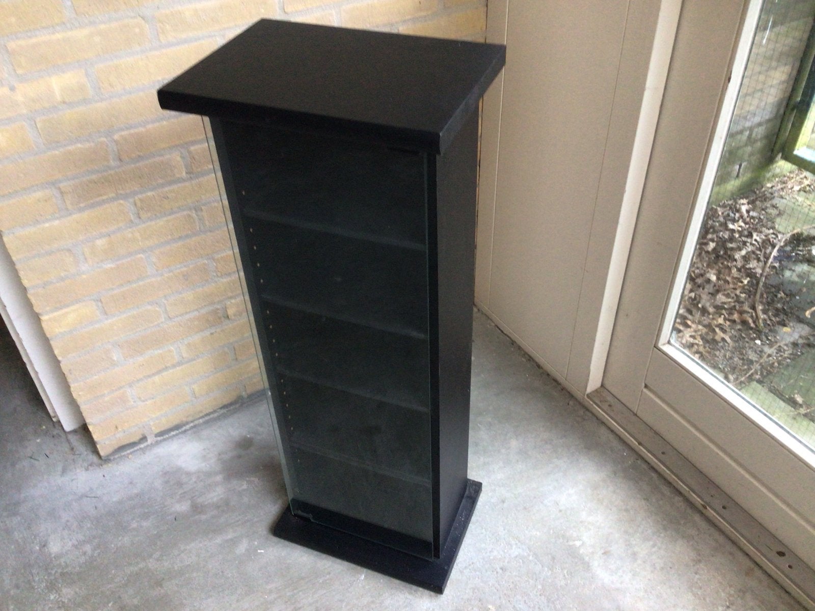 2 zwarte cd kastjes met glazen deur. 100 cm hoog, Huis en Inrichting, Woonaccessoires | Cd- en Dvd-rekken, Ophalen, Gebruikt, 75 tot 150 discs