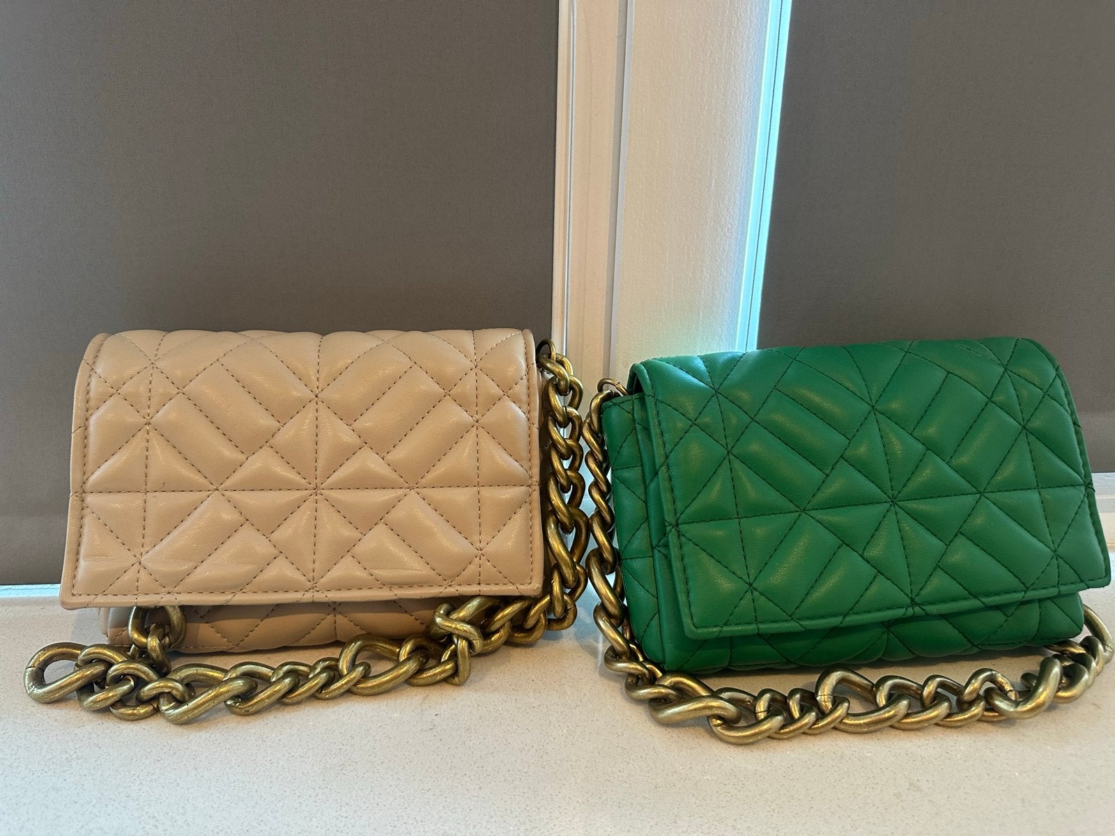 ZARA Gewatteerde schoudertas met ketting (2 kleuren), Ophalen of Verzenden, Zo goed als nieuw, Beige, Schoudertasje