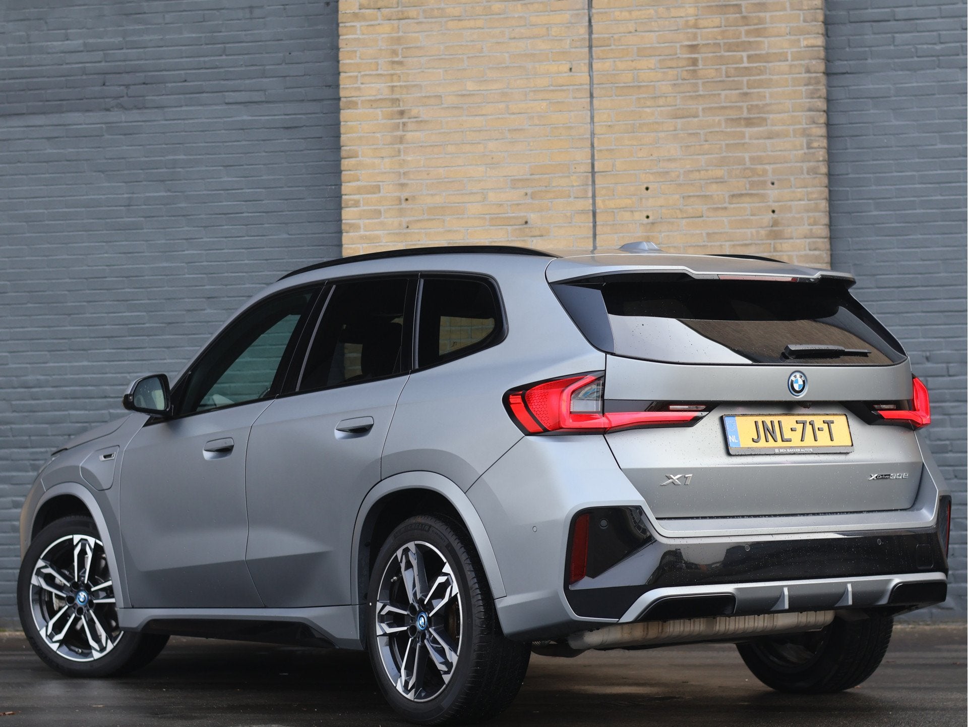 BMW X1 xDrive30e M Sport 326PK Individual | ACC | Cam | Driv, Bedrijf, Hybride Elektrisch/Benzine, 3 cilinders, 1835 kg