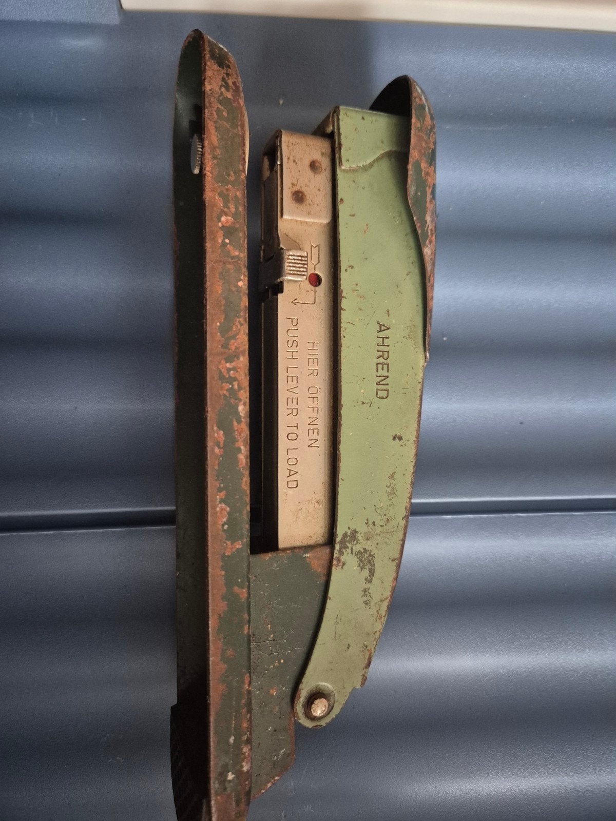 Antieke Ahrend nietmachine - Vintage kantoorartikel, Ophalen of Verzenden
