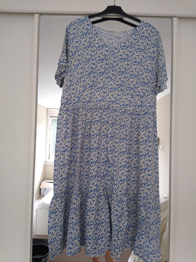 Romantisch gebloemde jurk maat 46, Ophalen of Verzenden, Zo goed als nieuw, Maat 46/48 (XL) of groter, Onder de knie