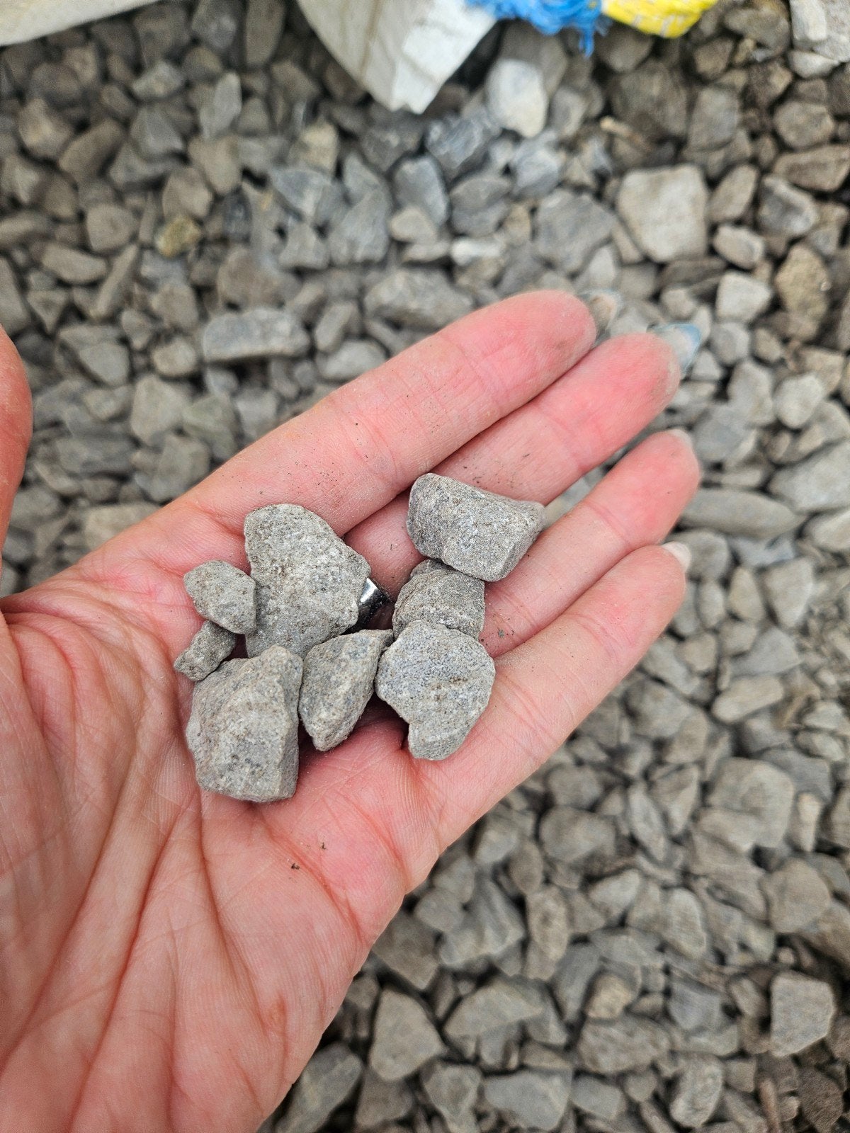 Grote zak met grind/split voor tuin of oprit, Ophalen, Gebruikt, Grijs, Split