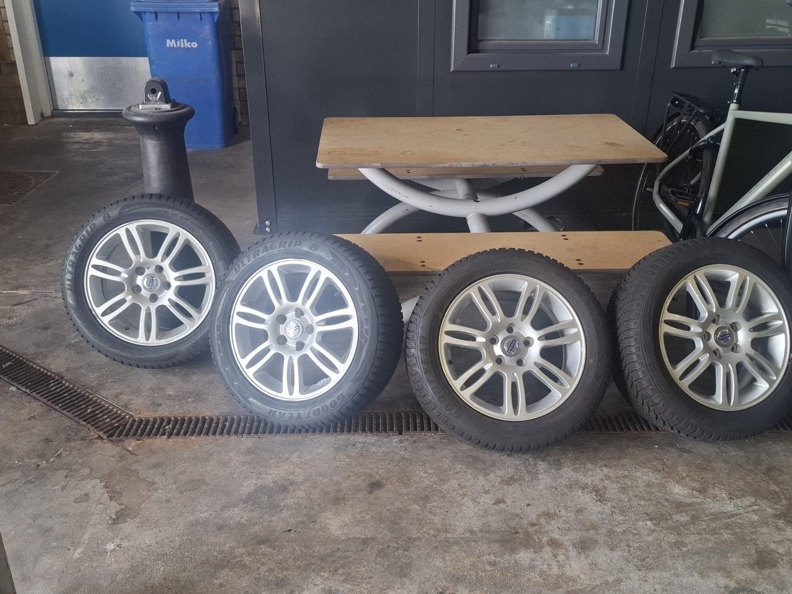 Volvo V50  16 inch velgen met z.g.a.n. Goodyear winterbanden, Ophalen, Gebruikt
