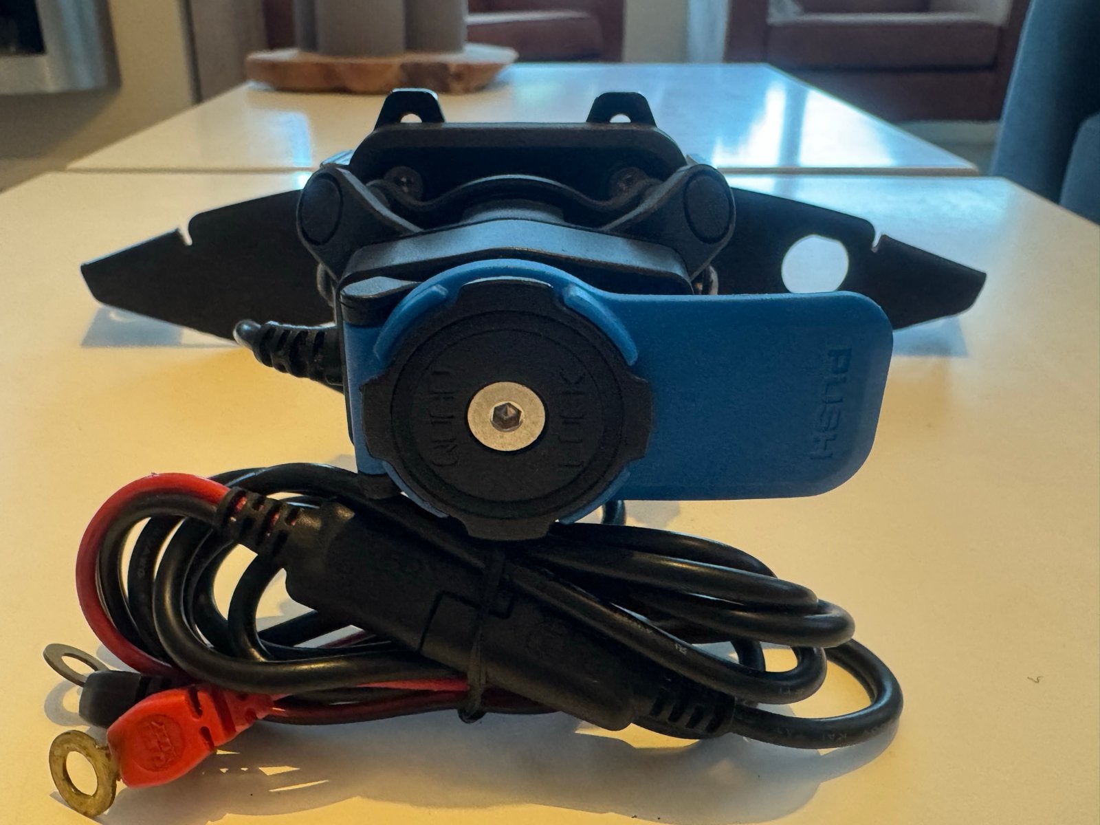 Quad Lock Motorfiets Telefoonhouder met Oplader, Ophalen of Verzenden, Zo goed als nieuw