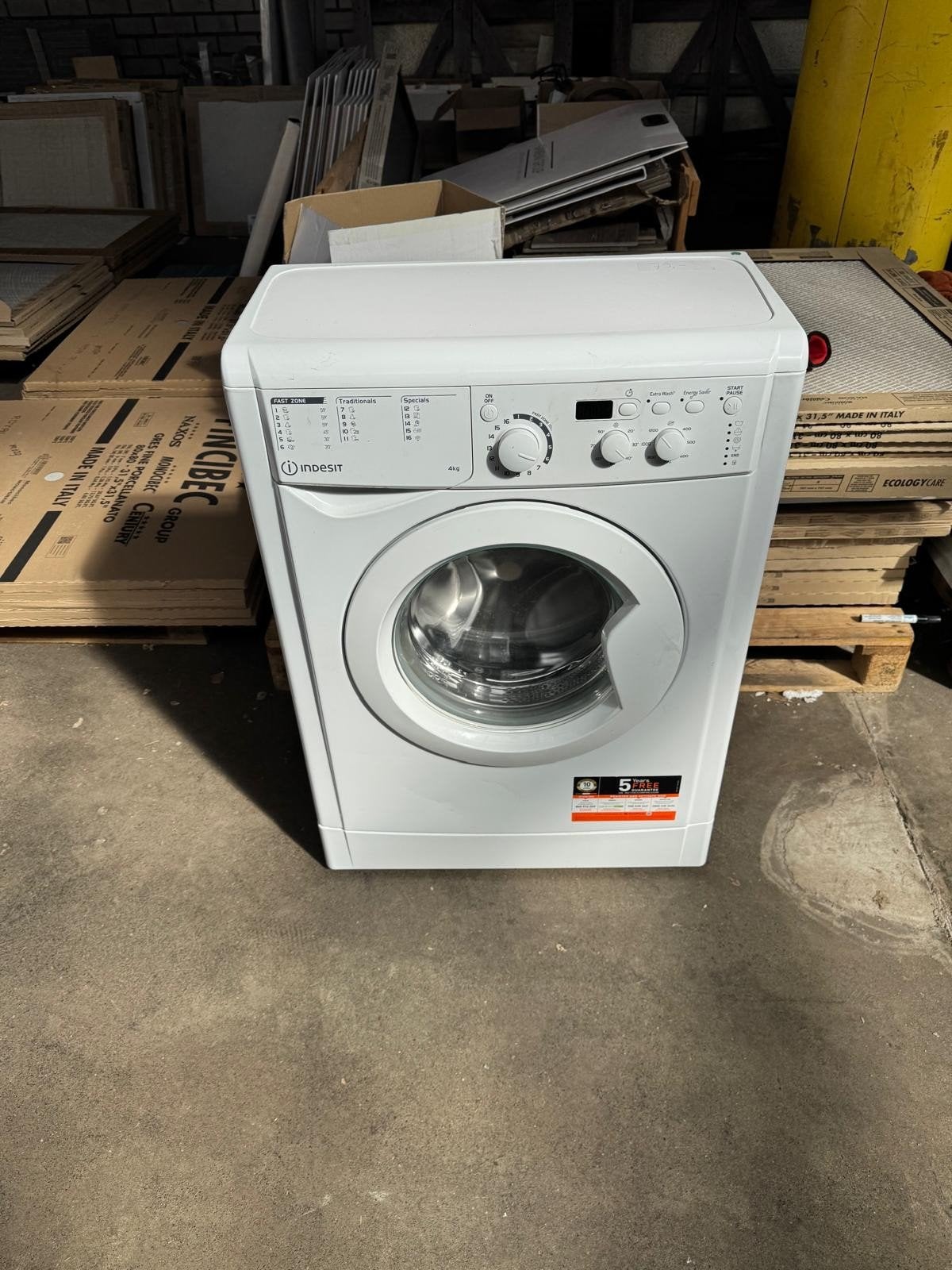 Indesit 4 kg. Voorlader.
Nog in hele goede staat., Ophalen, 4 tot 6 kg, Voorlader, 85 tot 90 cm