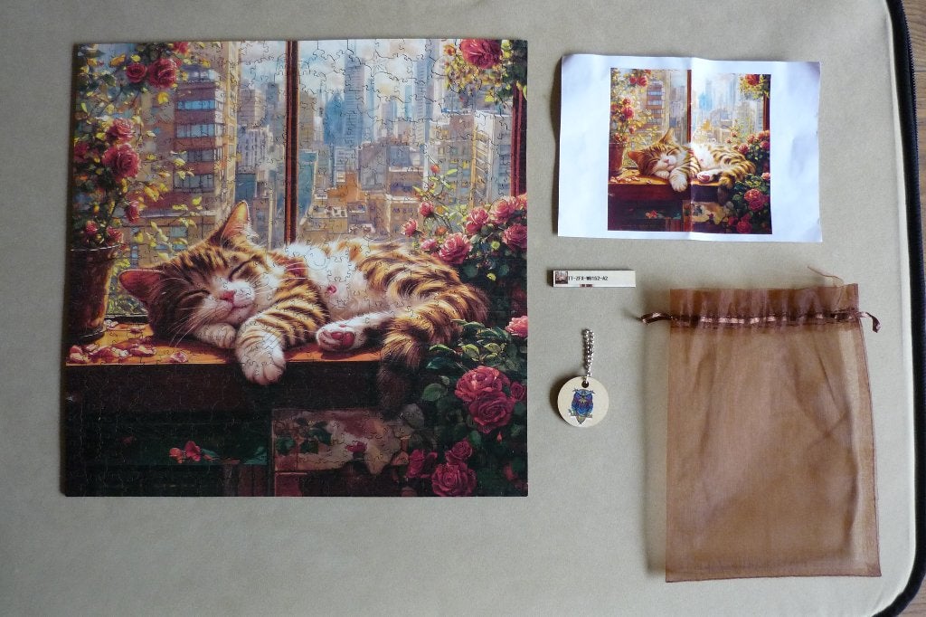 Houten puzzel (A2) '' LIGGENDE POES '' + Poster 497 stukjes., Ophalen, Minder dan 500 stukjes, Zo goed als nieuw, Legpuzzel