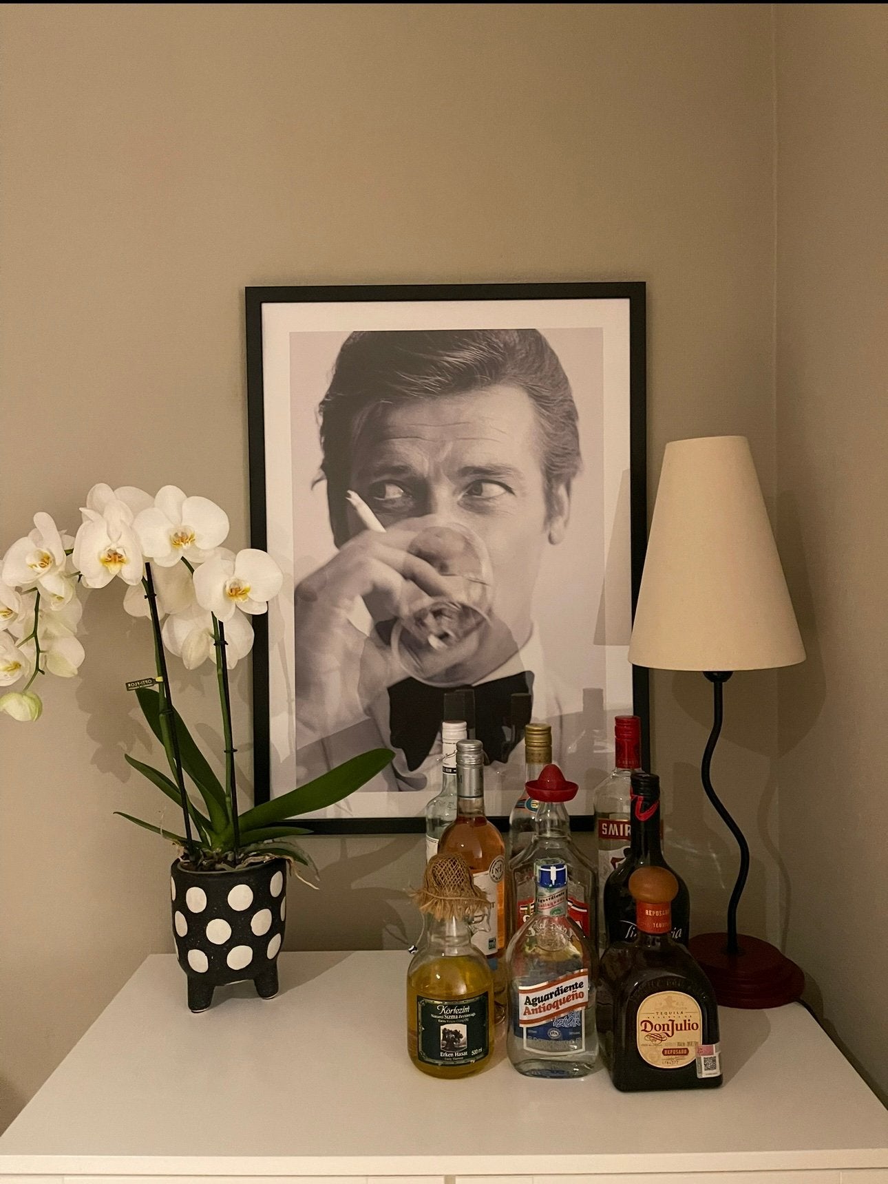 Poster with frame - Roger Moore foto met lijst, Ophalen, Zo goed als nieuw