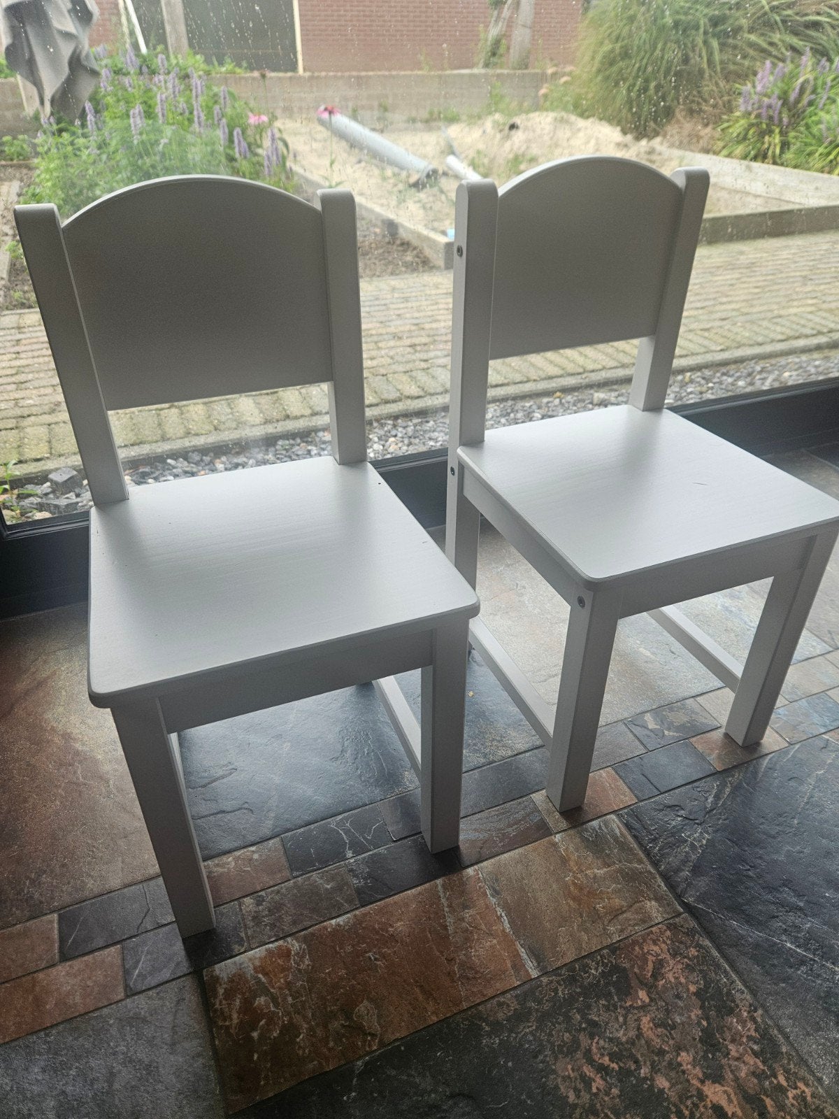 licht grijze stoeltjes., Huis en Inrichting, Stoelen, Ophalen, Gebruikt, Grijs, Twee
