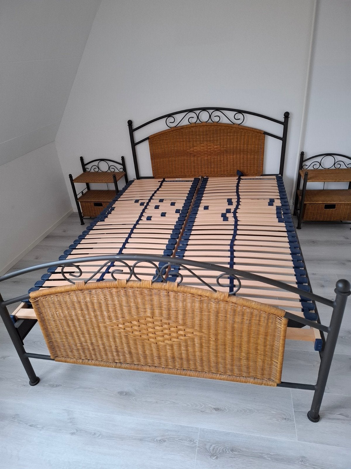 ijzeren/rotan bed., Ophalen, Gebruikt, Bruin, Tweepersoons